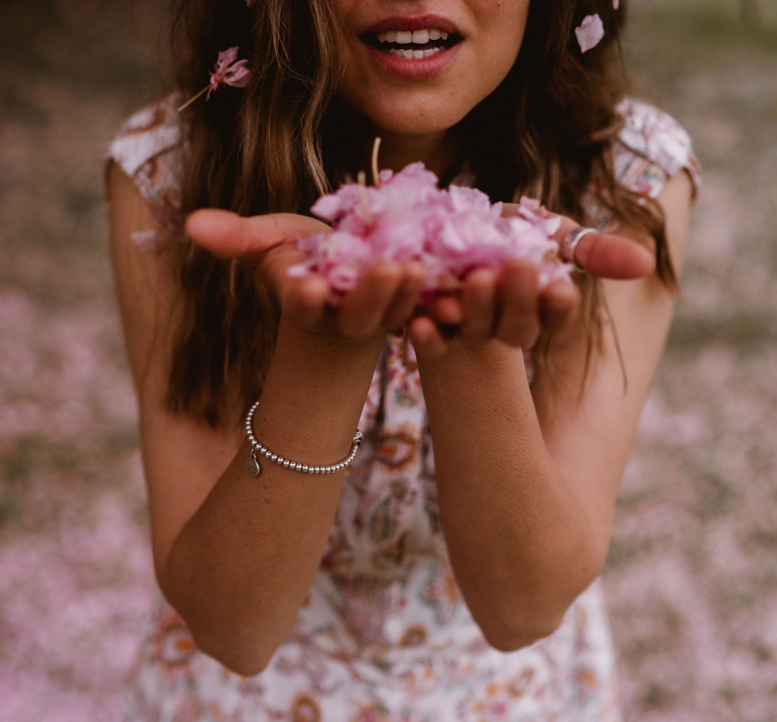 Ольга в цветущей сакуре. Семейный, детский и женский фотограф в Германии, Трире
