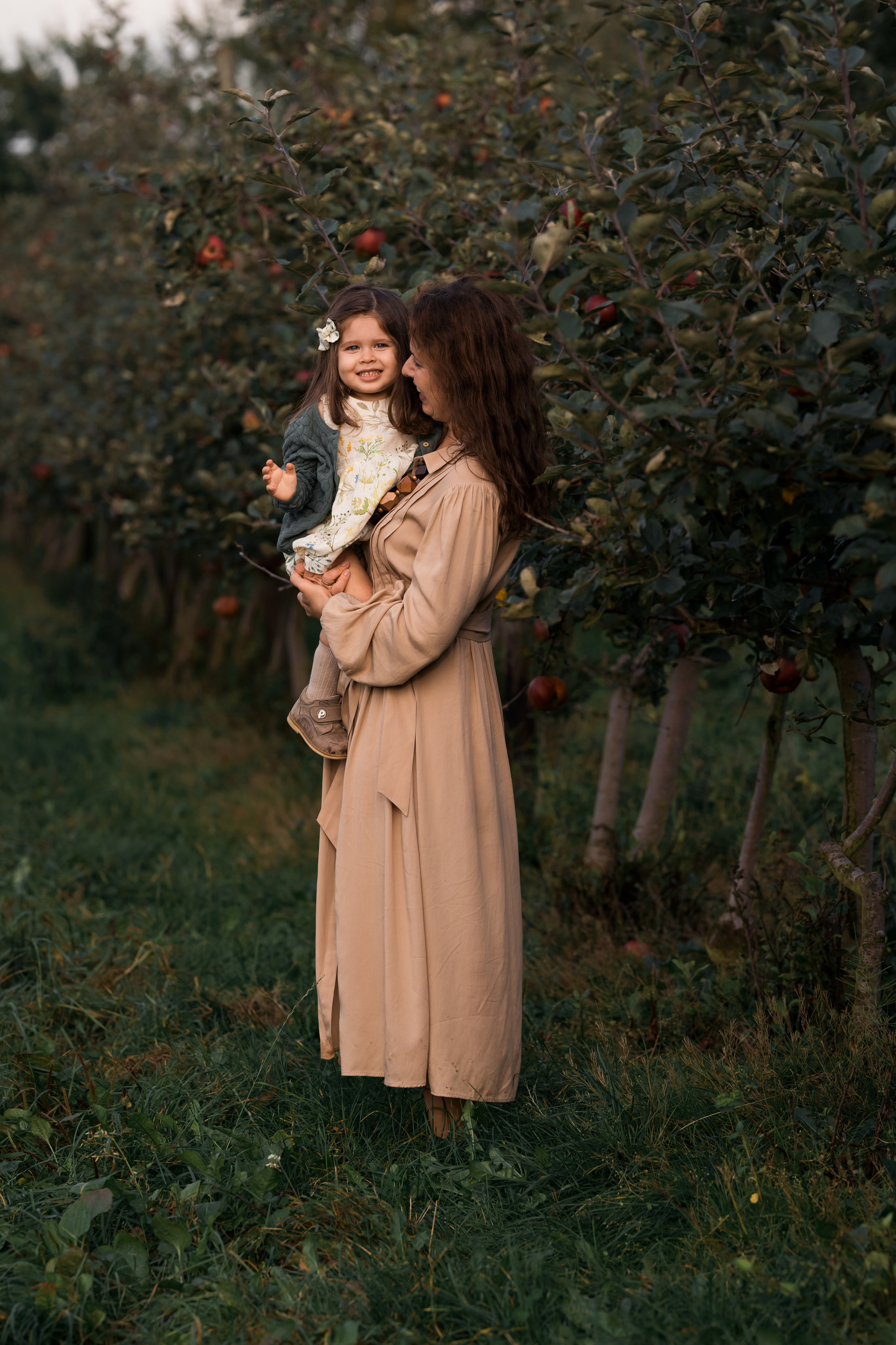 Apfel Garten. Familien, Lifestyle und Portrait Fotografin in Trier, Luxembourg