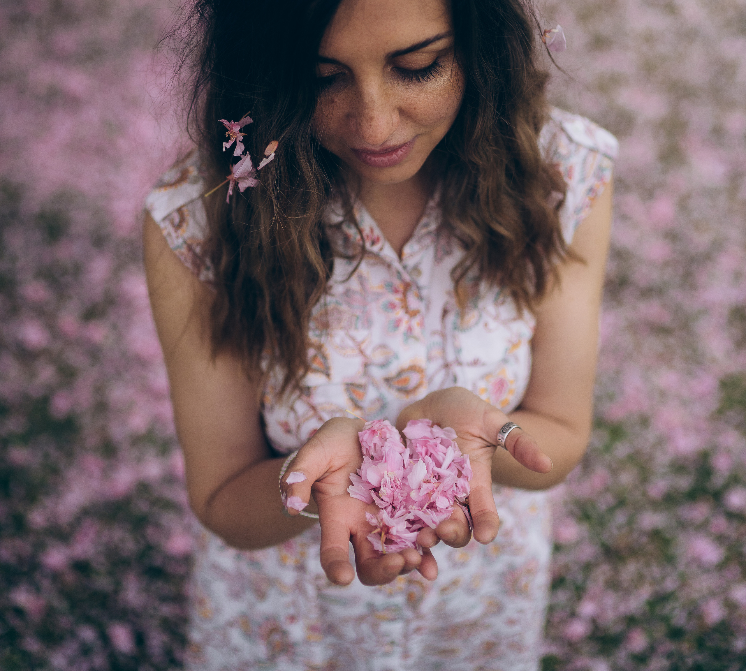 Ольга в цветущей сакуре. Семейный, детский и женский фотограф в Германии, Трире