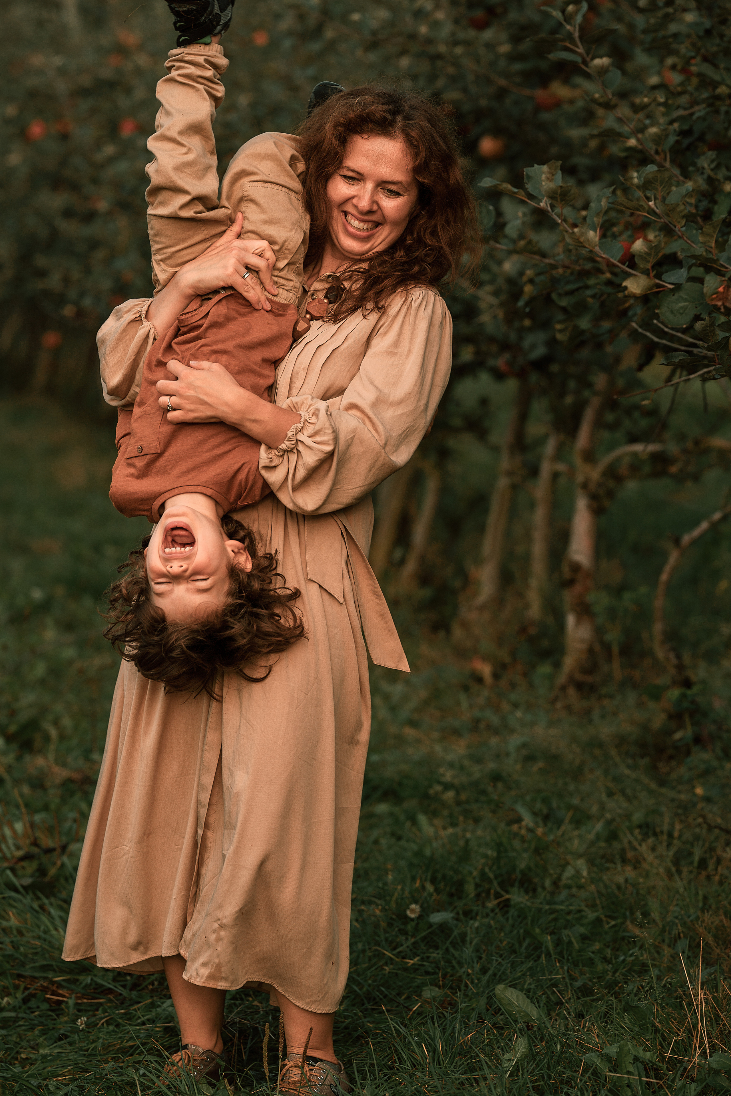 Apfel Garten. Familien, Lifestyle und Portrait Fotografin in Trier, Luxembourg