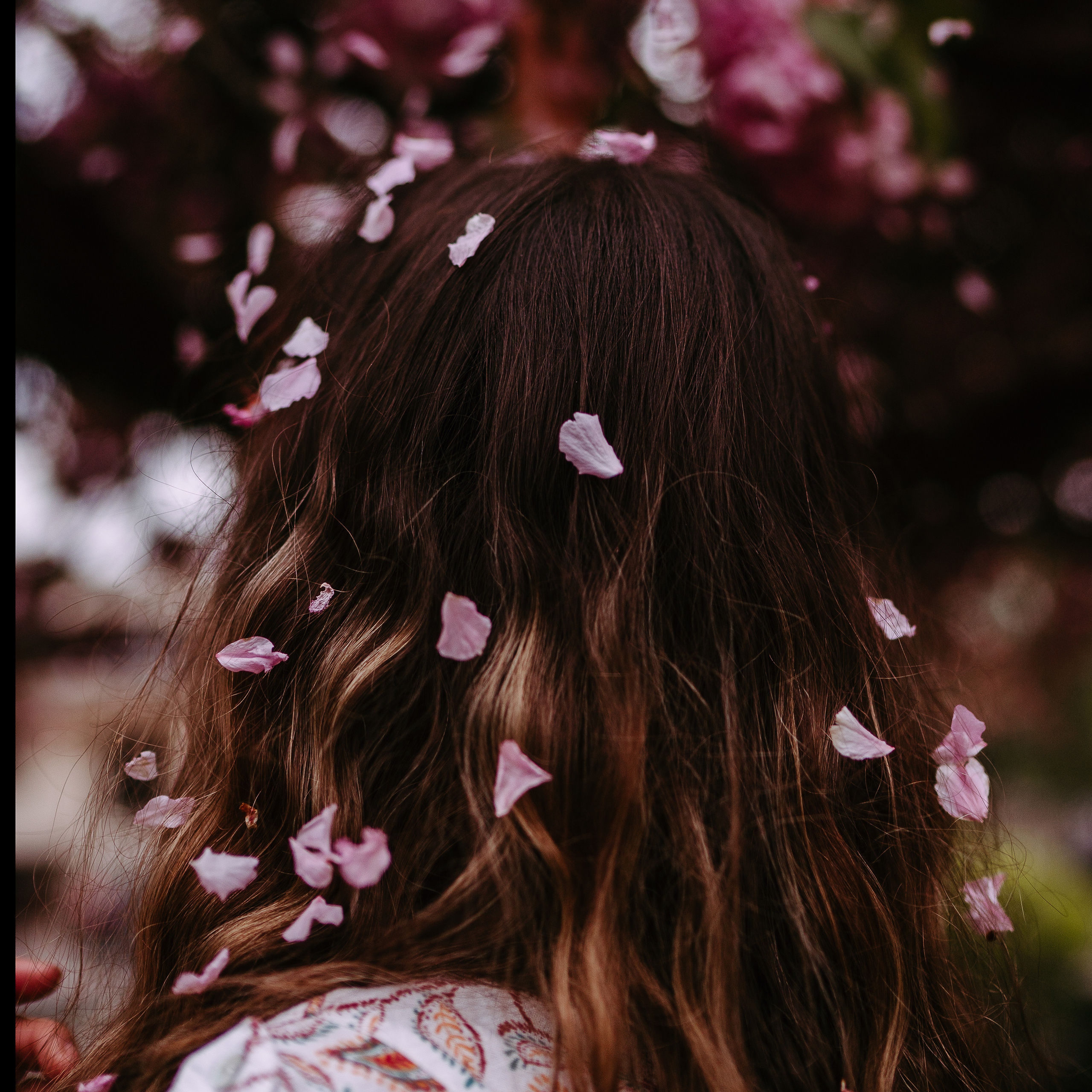 Ольга в цветущей сакуре. Семейный, детский и женский фотограф в Германии, Трире