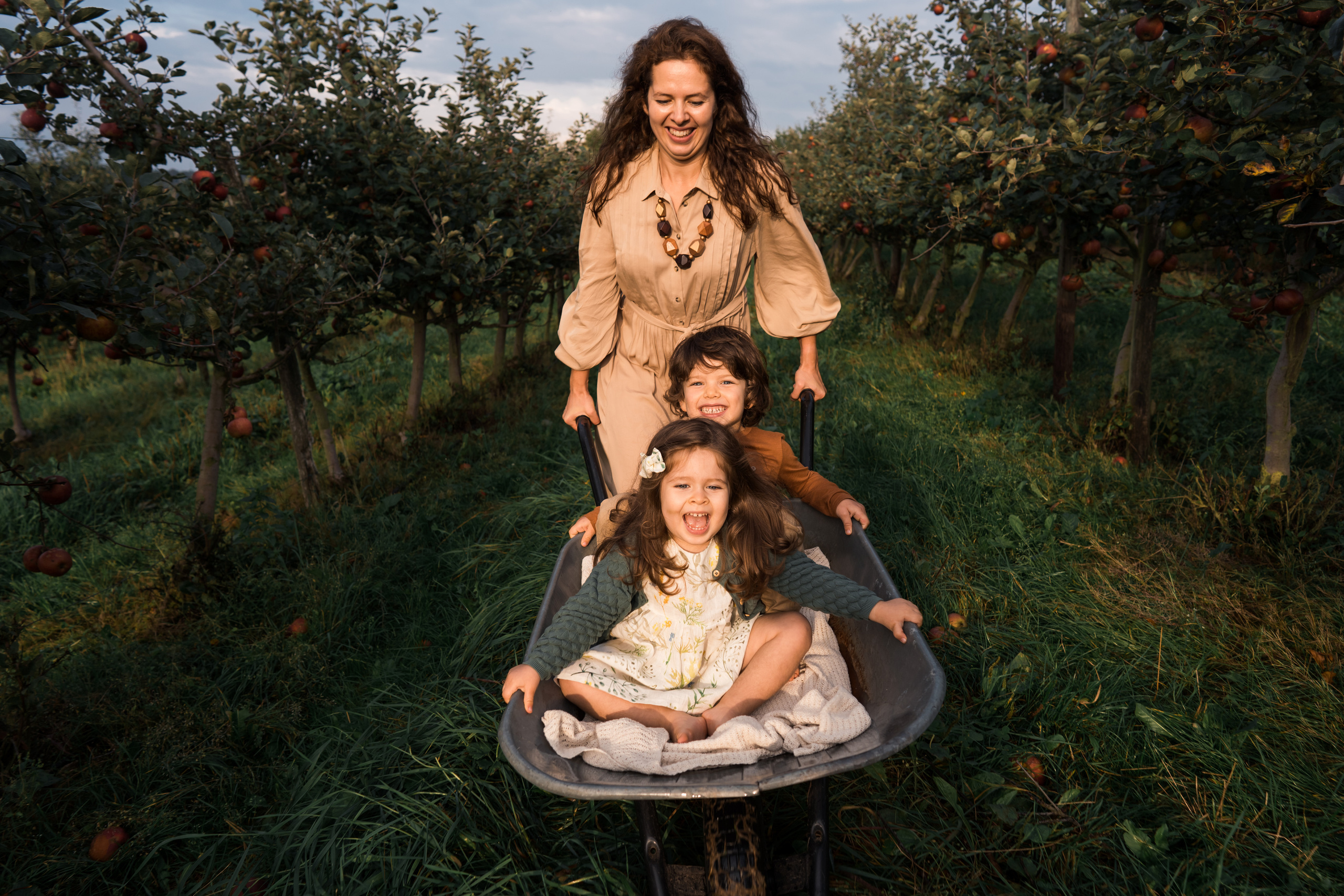Apfel Garten. Familien, Lifestyle und Portrait Fotografin in Trier, Luxembourg