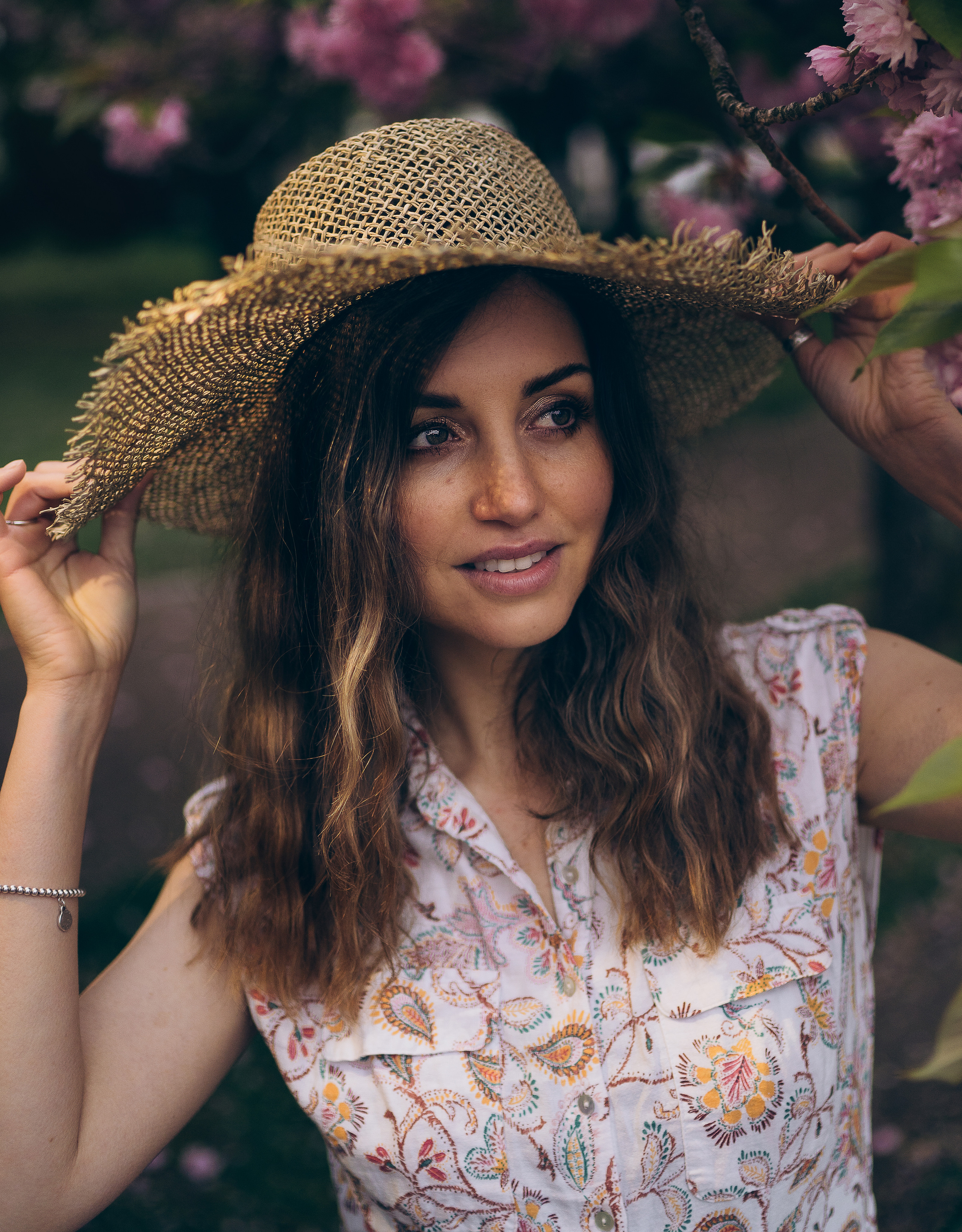 Ольга в цветущей сакуре. Семейный, детский и женский фотограф в Германии, Трире