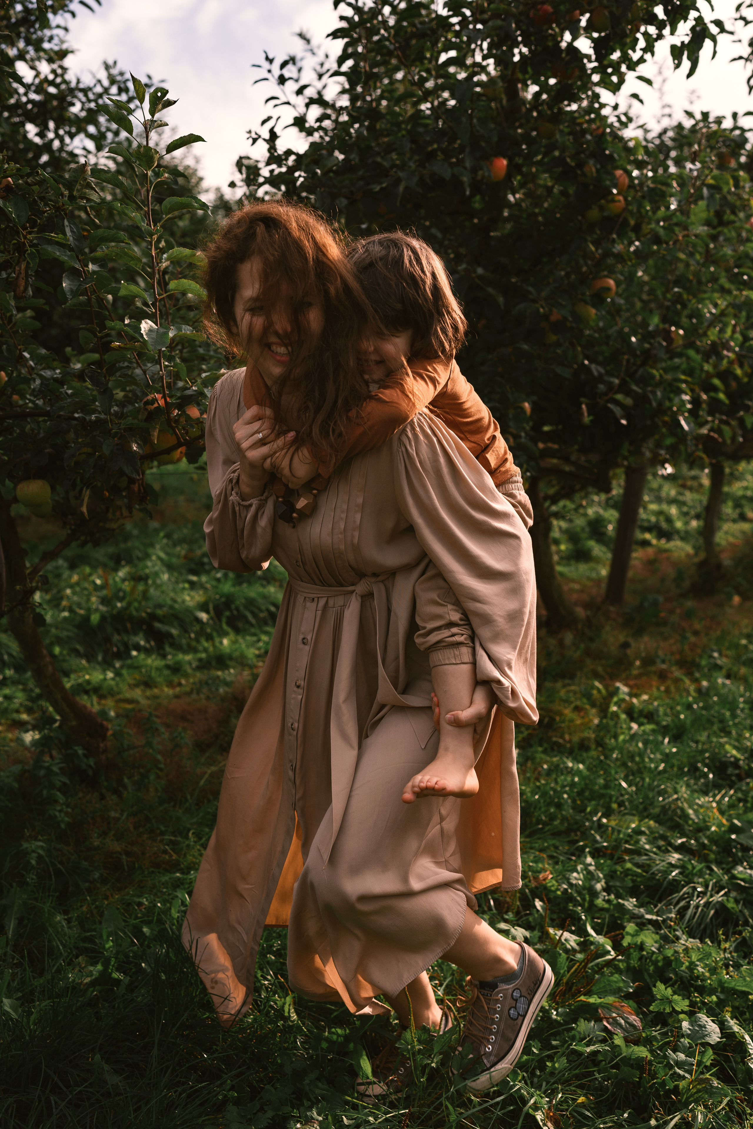 Apfel Garten. Familien, Lifestyle und Portrait Fotografin in Trier, Luxembourg