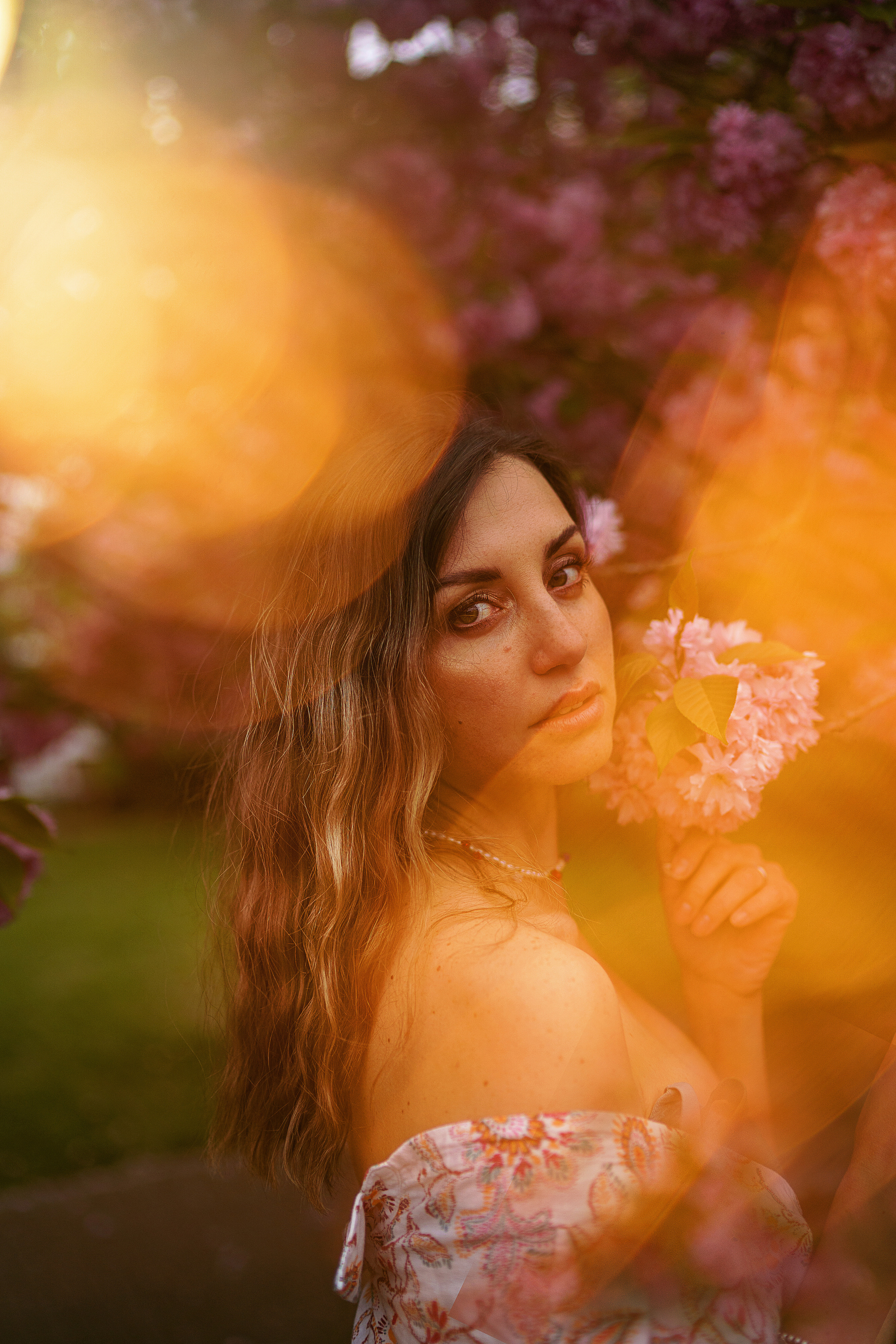 Ольга в цветущей сакуре. Семейный, детский и женский фотограф в Германии, Трире