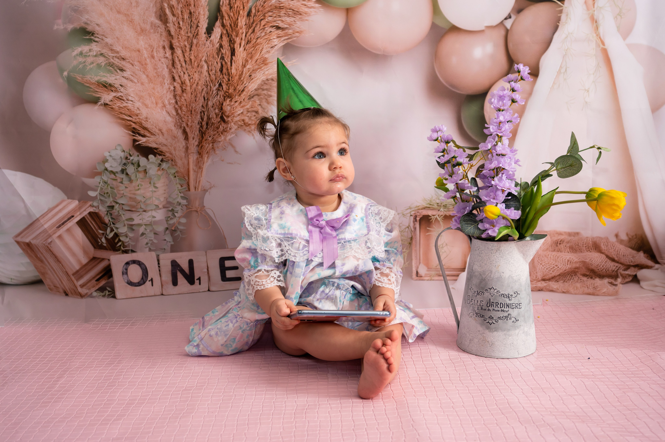 Smash the cake. Lucia Adam Family Photography