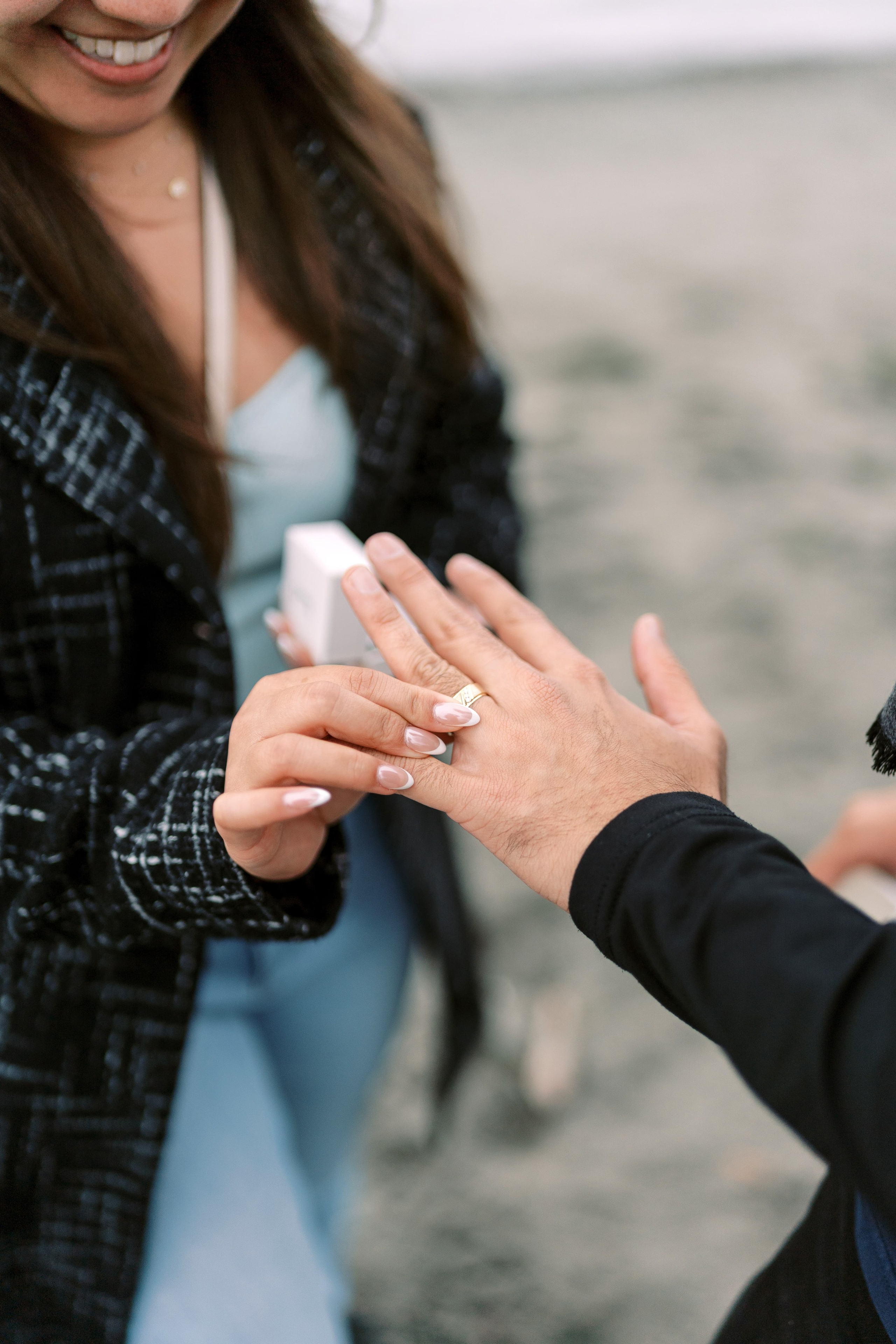 Proposal. December 2024. Alki Point Lighthouse, Washington state. EVAN ARISTOV WEDDING PHOTOGRAPHY — Seattle Wedding Photographer