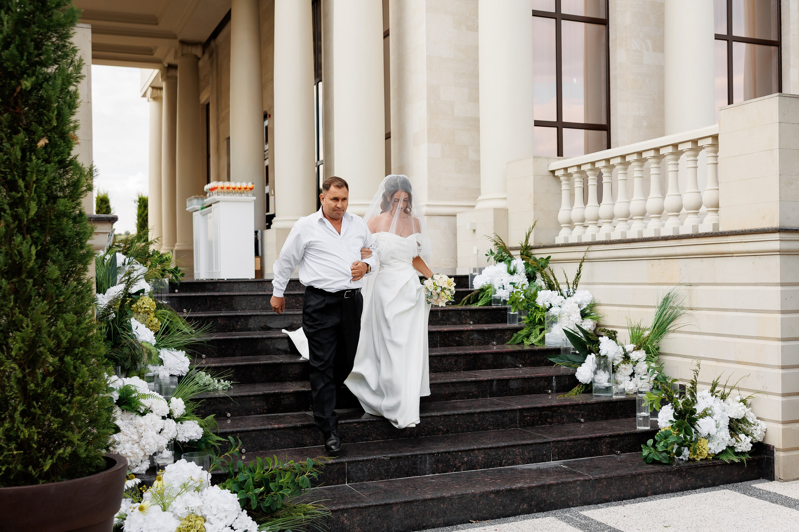 Eugen & Livia — Grand Elysee — Wedding Day. Servicii Foto și Video 067188353