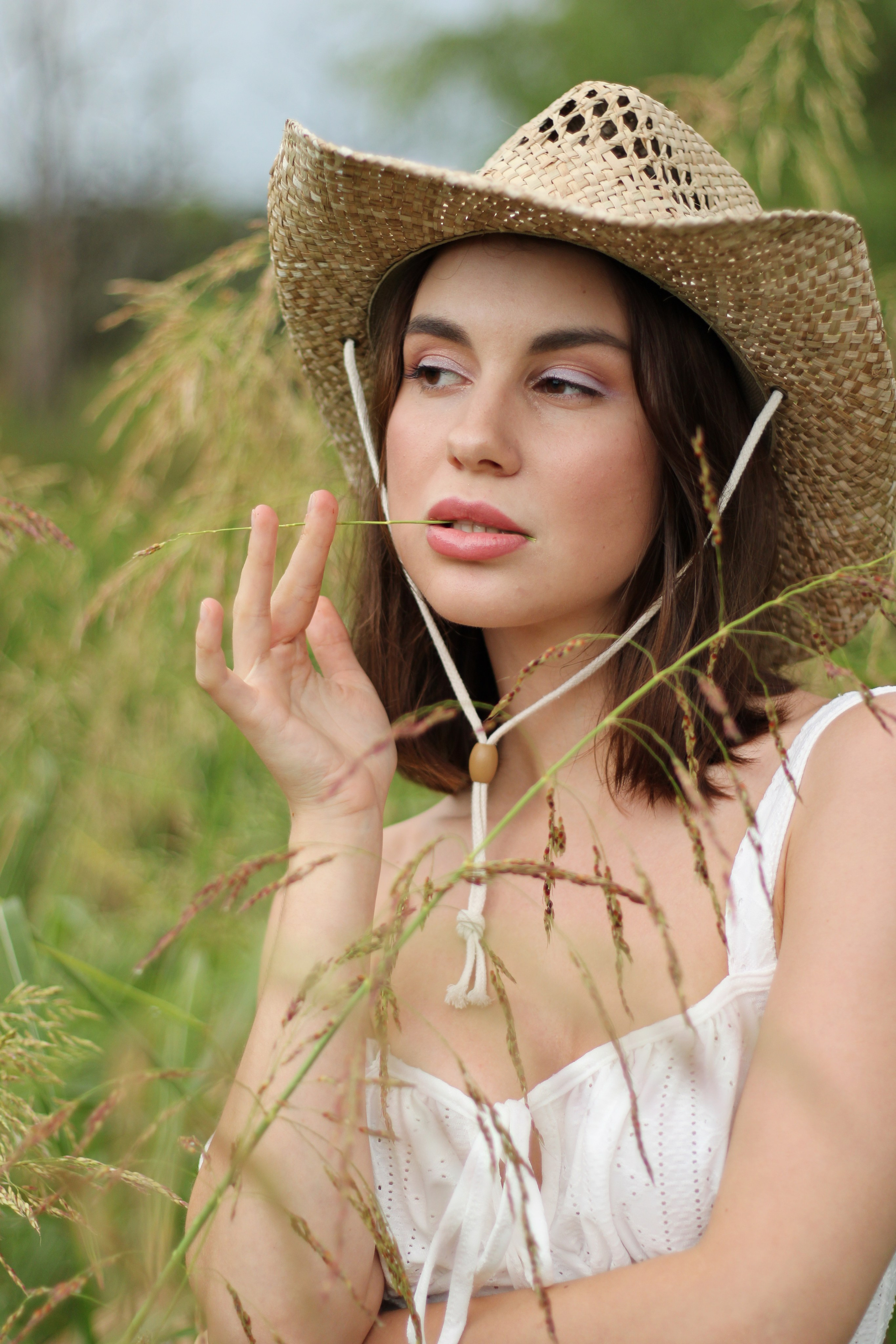 Countryside cowgirl-style portrait photoshoot. Lana Petrychenko — Portrait & Family Photographer. Valencia, Spain