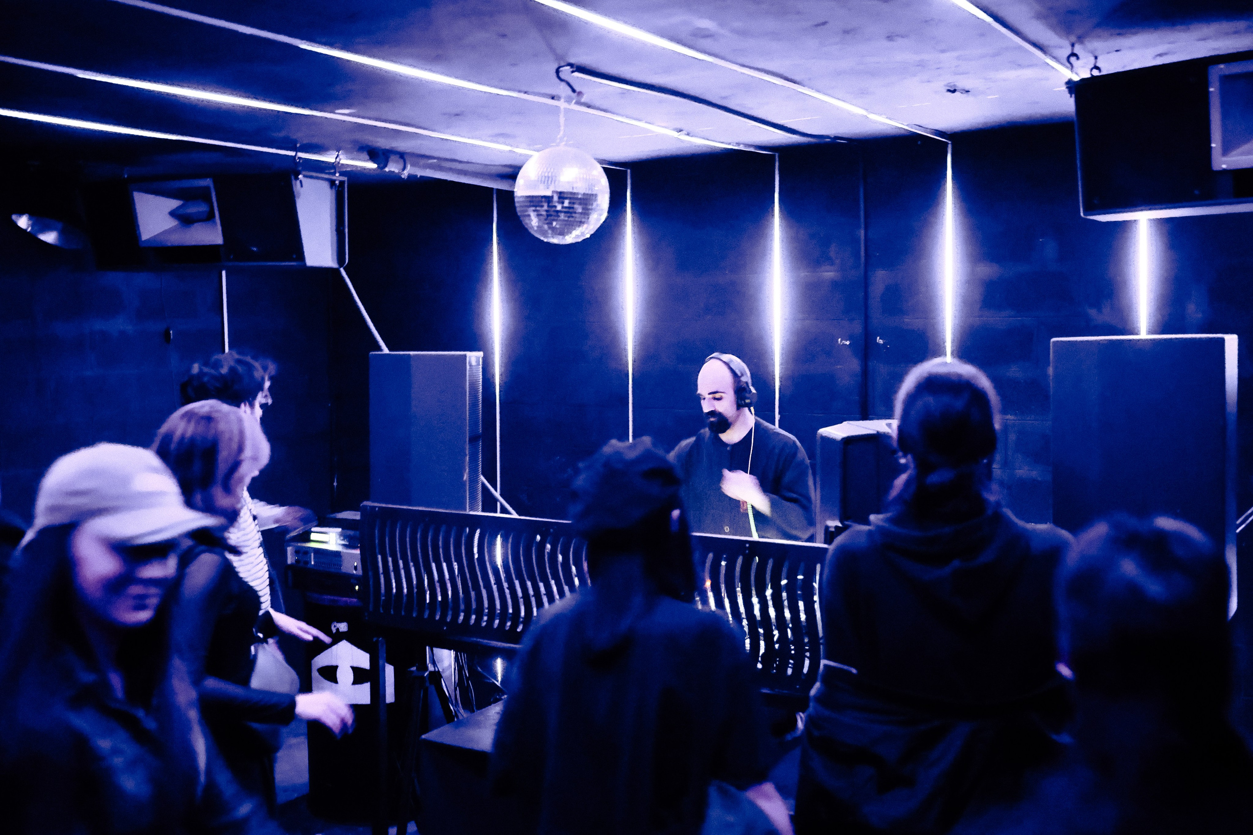 Event reportage (WHATISGOINGON x HOW). Asmikiam
