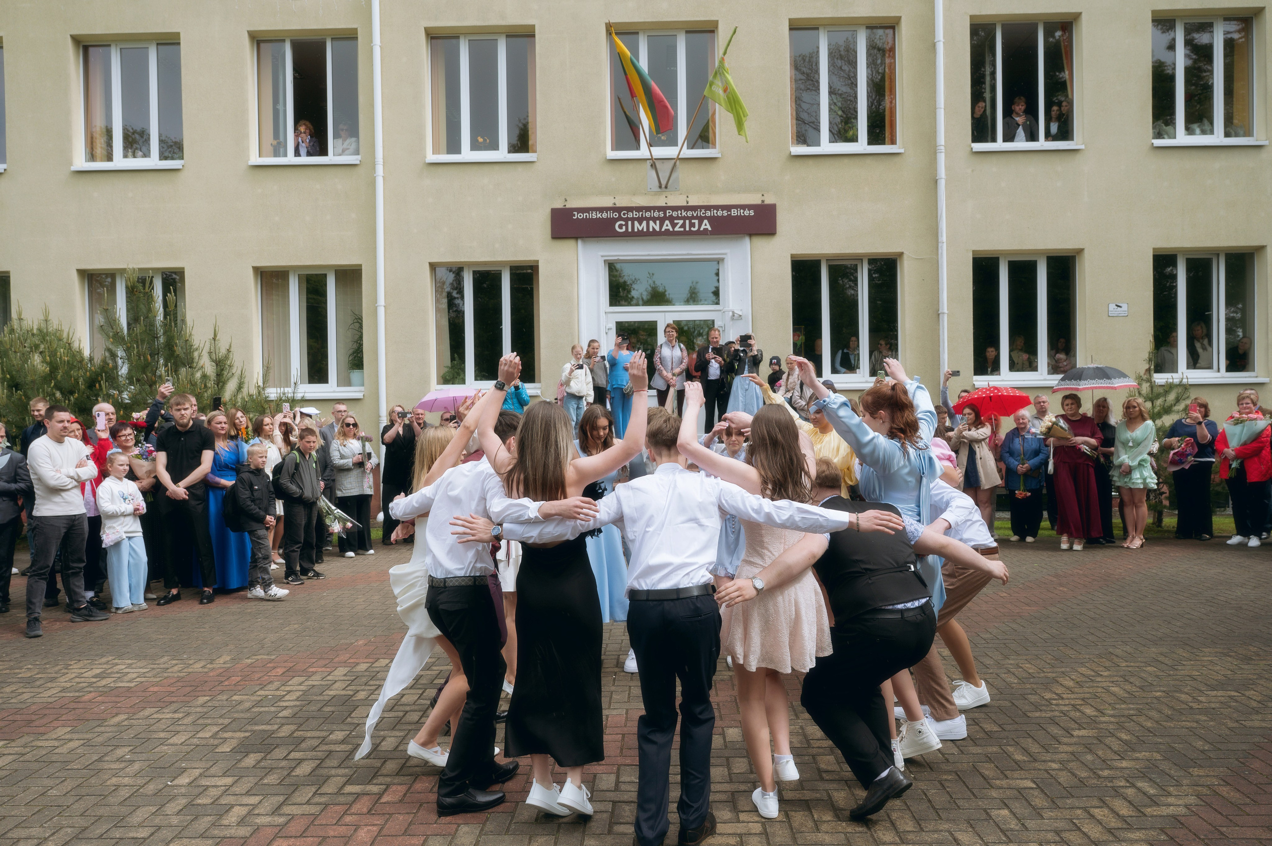 Paskutinis skambutis Joniškėlyje. Vestuvių fotografė Santa Jonuškė | Šiaulių apskritis, Panevėžio apskritis ir visa Lietuva