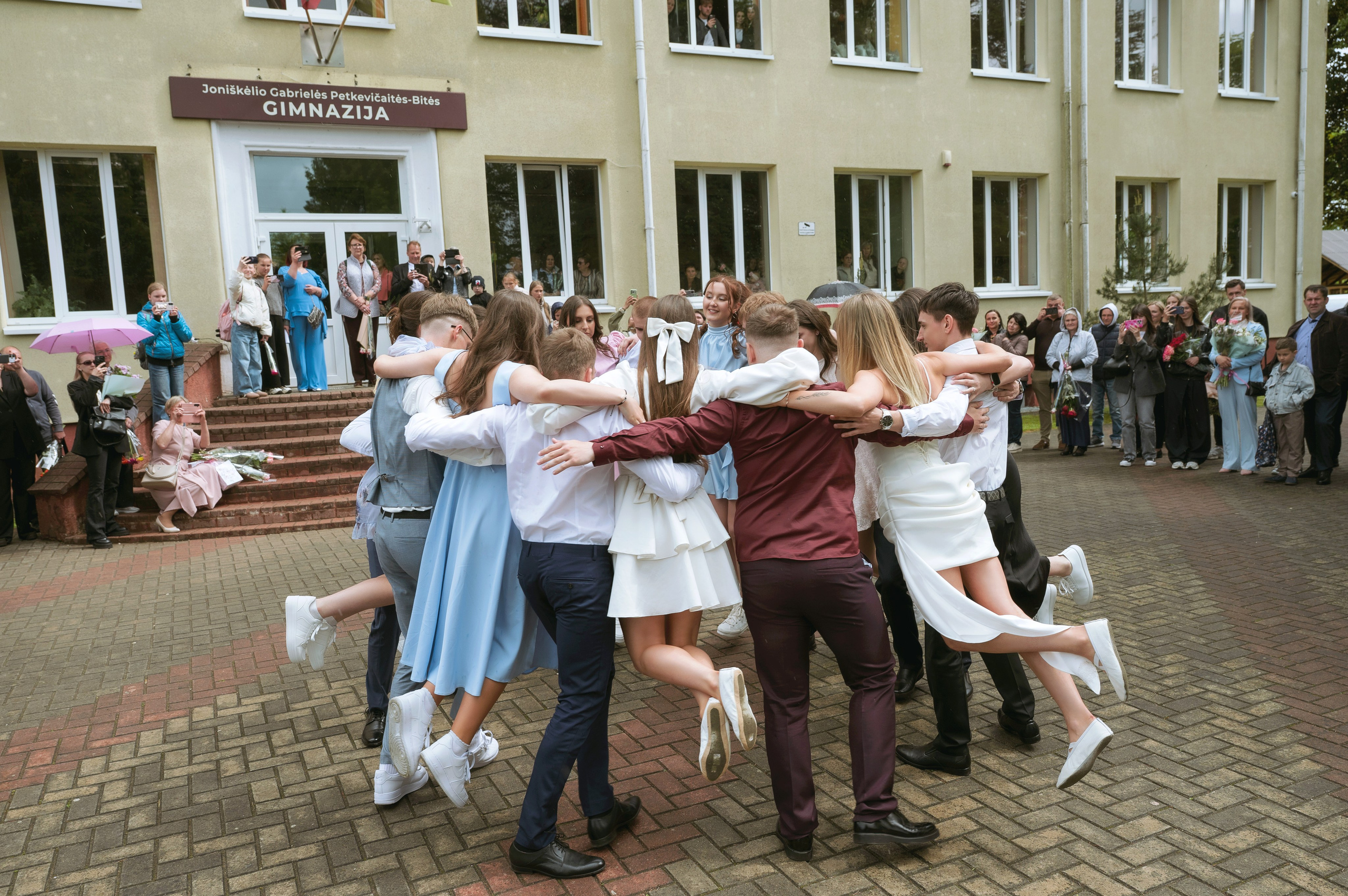 Paskutinis skambutis Joniškėlyje. Vestuvių fotografė Santa Jonuškė | Šiaulių apskritis, Panevėžio apskritis ir visa Lietuva