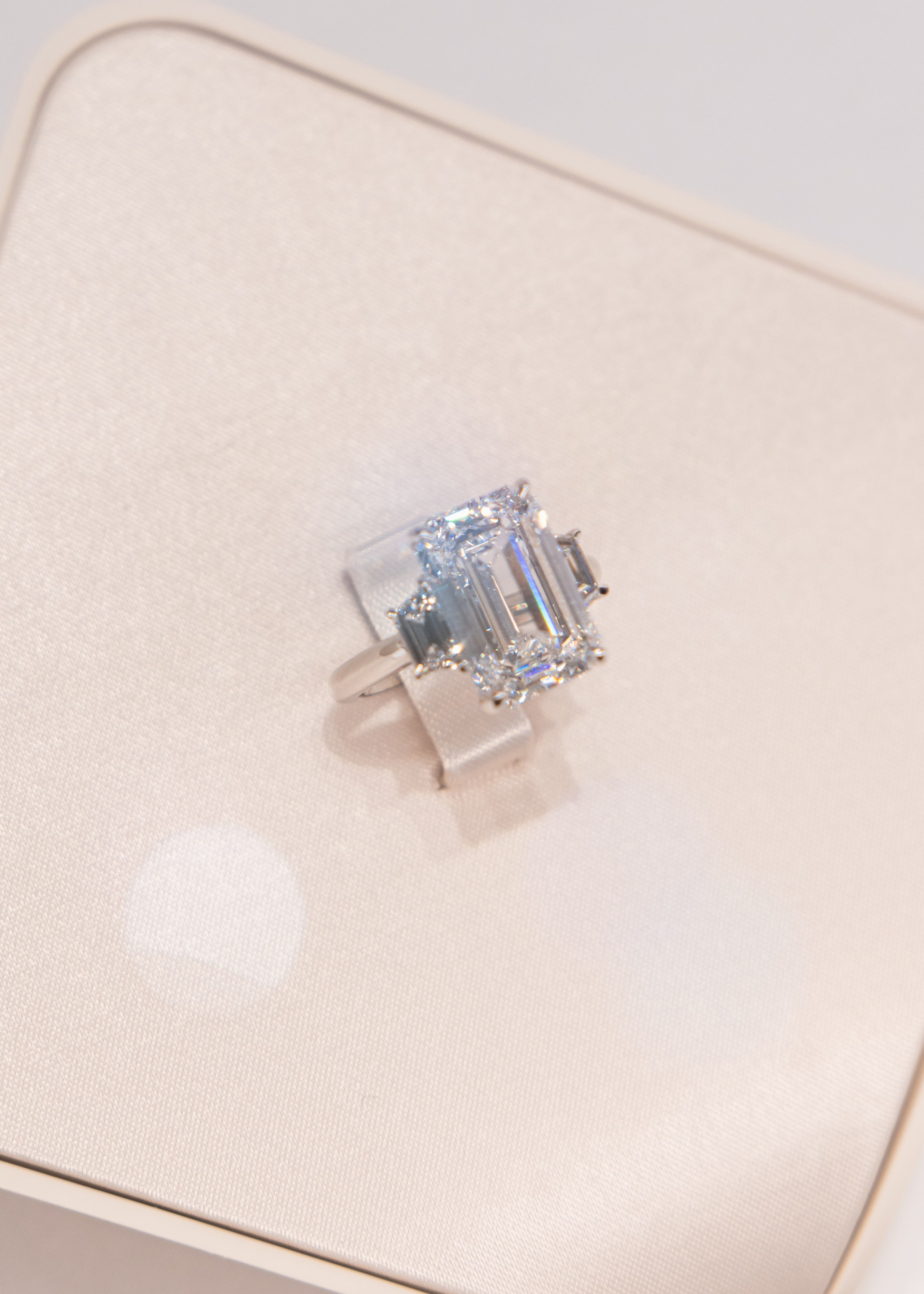 Tiffany. Professional wedding photographer in Copenhagen, Denmark — Julia Byron