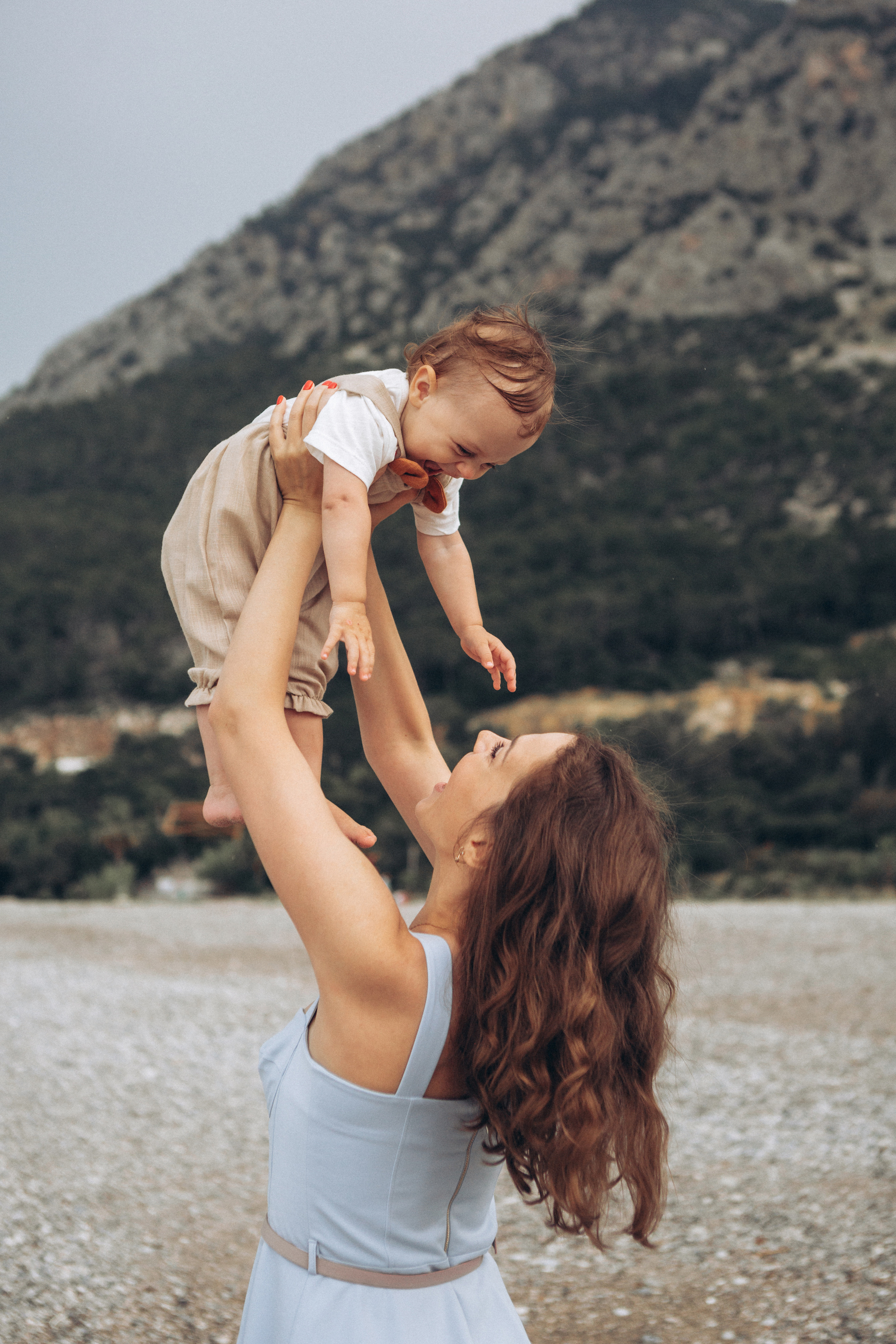 Семейная фотосессия с маленьким ребенком. Фотограф в Анталии, Кемере и Белеке