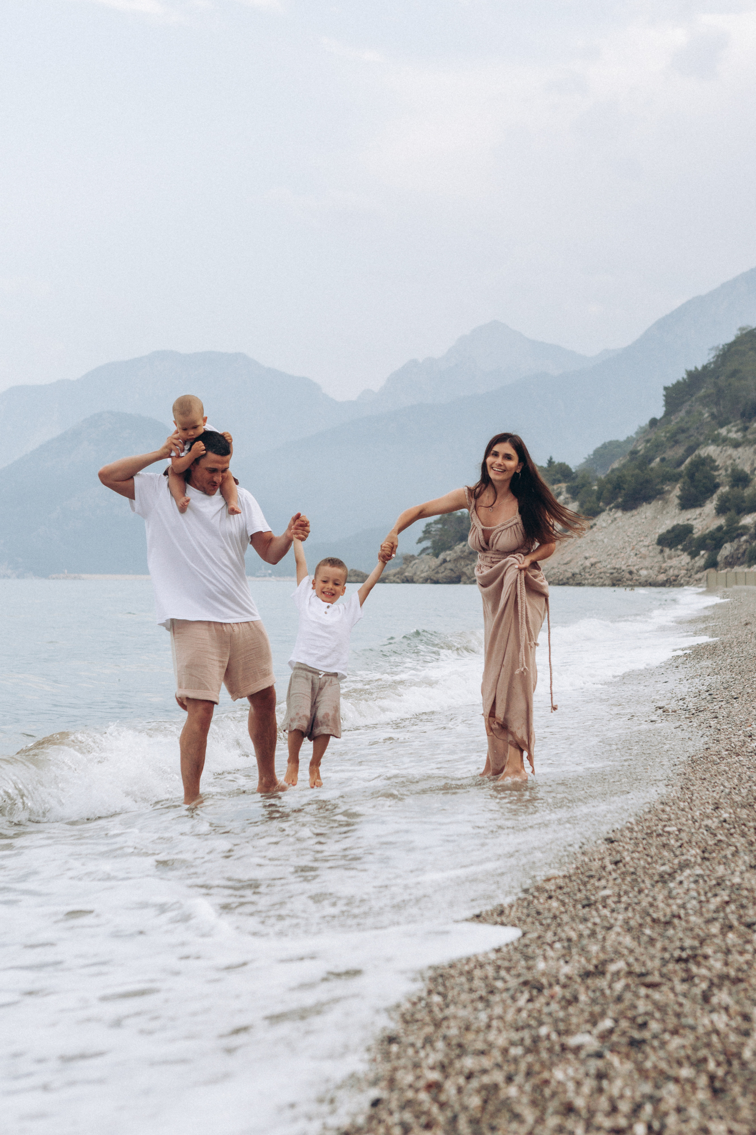 Семейная фотосессия на море. Фотограф в Анталии, Кемере и Белеке