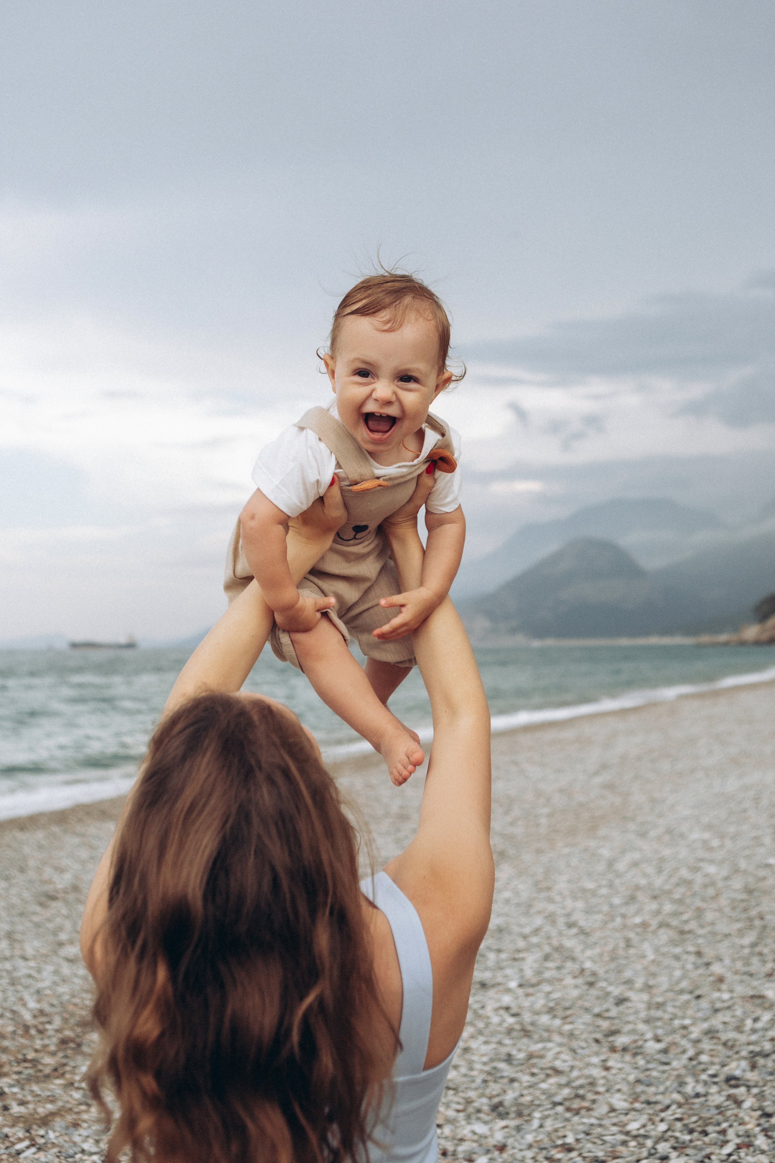 Семейная фотосессия с маленьким ребенком. Фотограф в Анталии, Кемере и Белеке