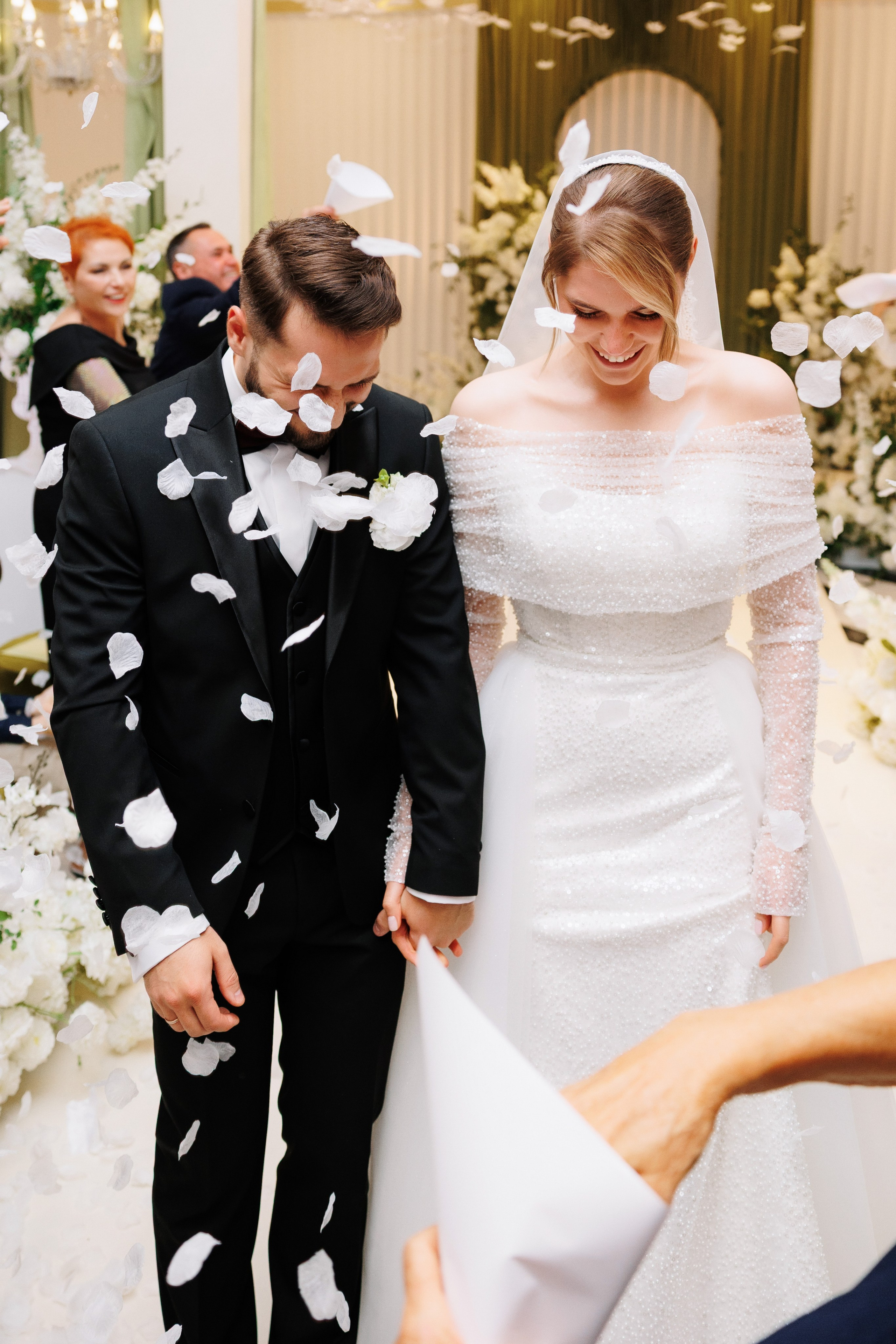 Fotograf de nuntă documentar, fără regii forțate, cadre naturale, fotografie pe film și digital, disponibil oriunde.