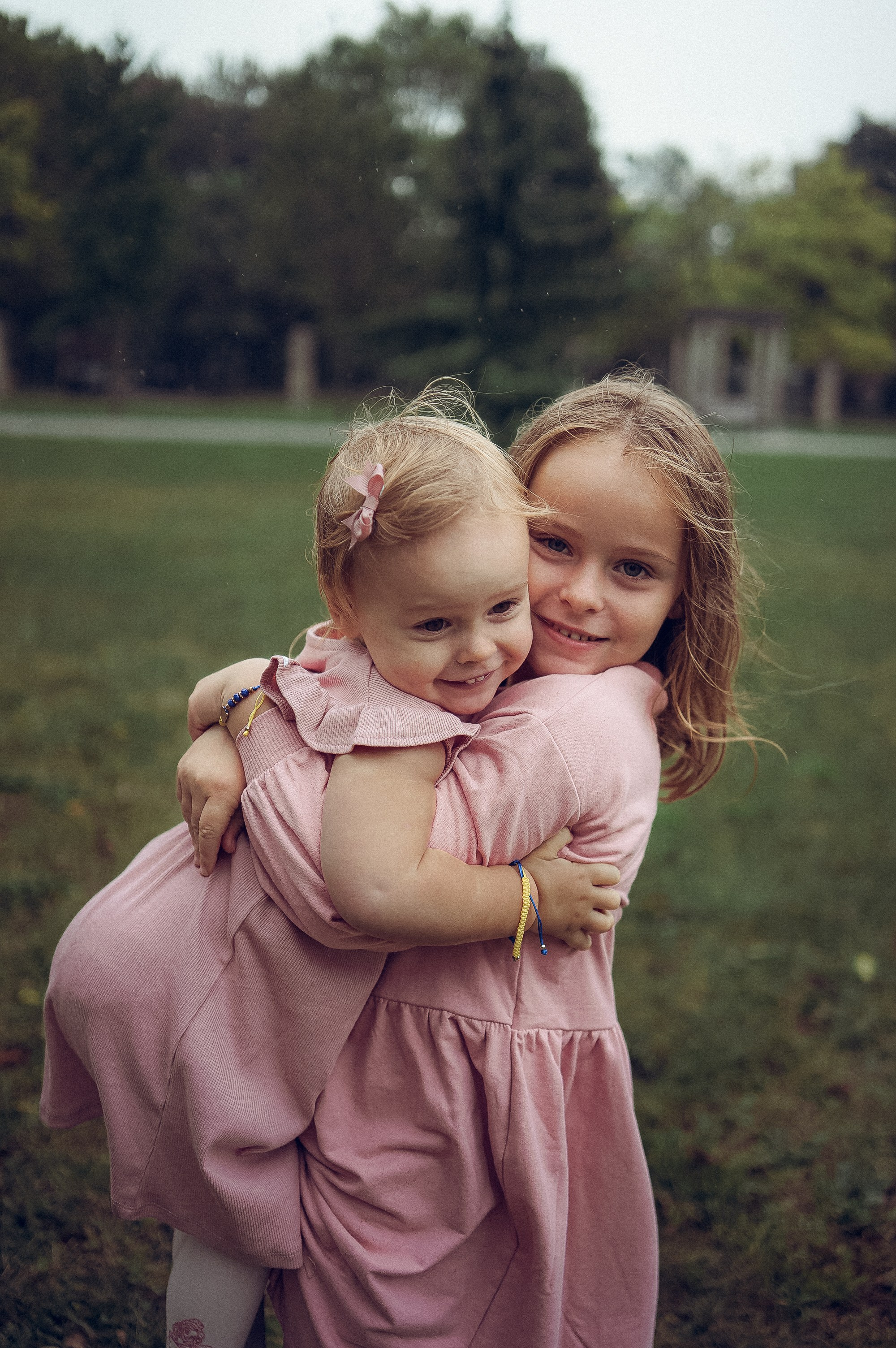 Family photographer in Windsor, specializing in capturing natural and heartfelt moments.