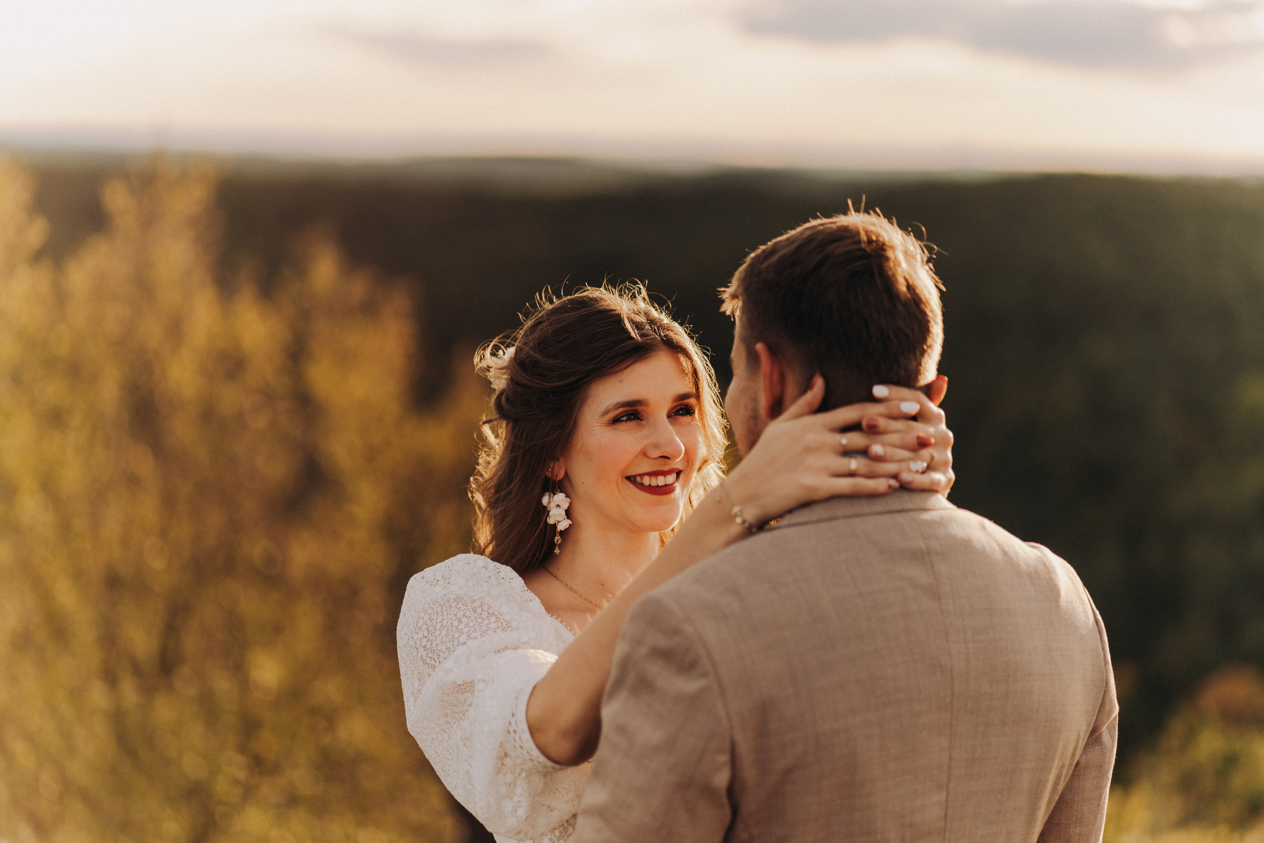 Ruch i światło podczas jesiennego pleneru ślubnego