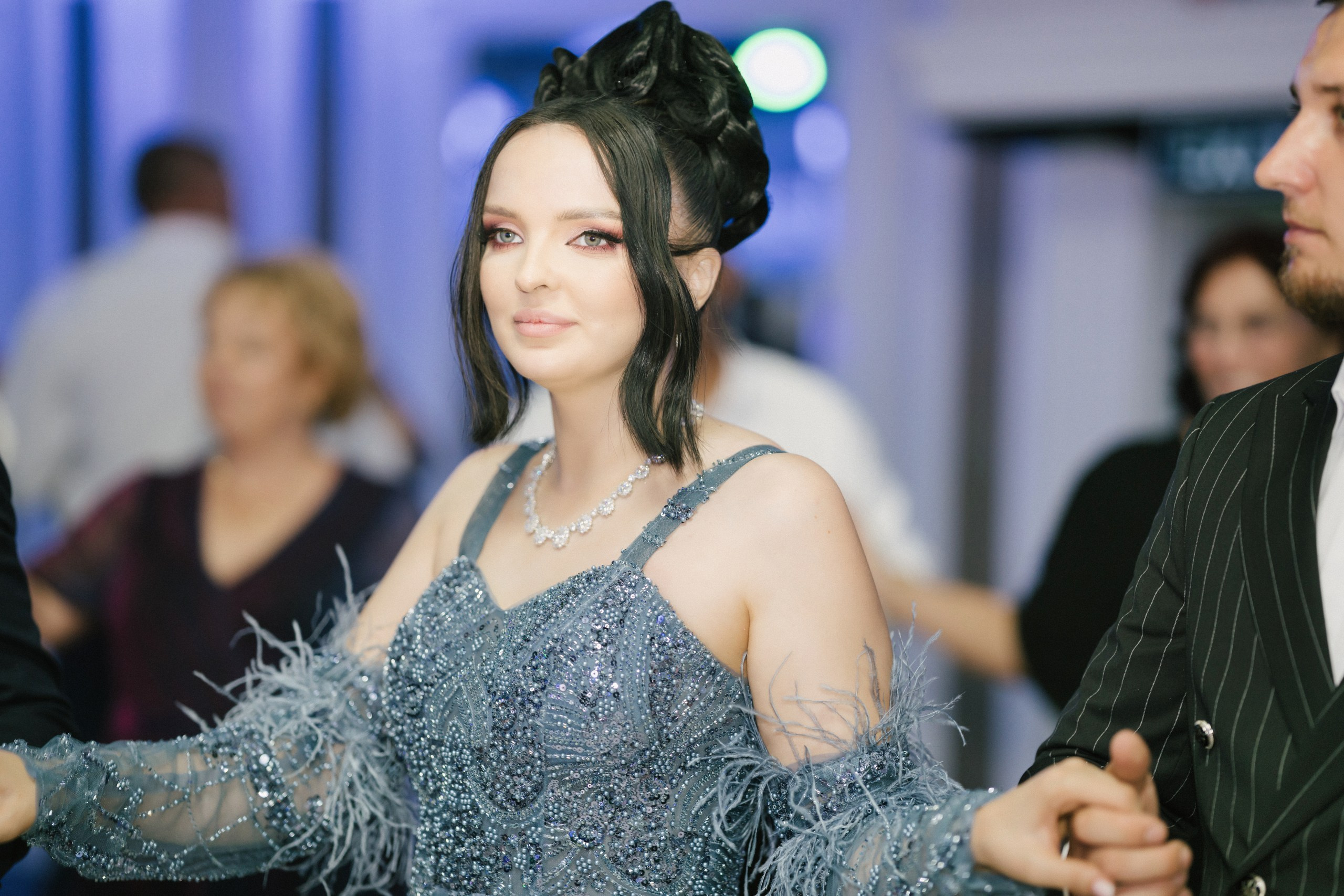 1. Mireasa Adriana în timpul pregătirilor de nuntă în Tudora Botoșani2. Costumul mirelui Ionuț fotografiat artistic în ziua nunții3. Prietenii mirelui la tradițiile de nuntă în Tudora4. Bărbieritul mirelui în cadrul obiceiurilor tradiționale de nuntă5. Fotografii de familie la biserică în ziua nunții6. Portret de familie cu mirii și copilul lor la nunta din Botoșani7. Primul dans al mirilor la Mariage Dor Baisa Botoșani8. Decor elegant de nuntă la Mariage Dor Baisa9. Emoții și tradiții la nunta din Tudora județul Botoșani10. Fotograf profesionist de nuntă în Botoșani surprinzând momente autentice - otograf-nunta-botosanifotograf-evenimente-botosanifotograf-profesionist-botosanifotograf-nunta-tudoranunta-tudora-botosanisedinta-foto-nunta-botosanipoze-nunta-botosanifotografii-nunta-tudorafotograf-cununie-religioasa-botosanibiserica-sfintii-imparati-constantin-si-elena-tudoramariage-dor-baisa-botosanirestaurant-nunta-botosanidansul-mirilor-mariage-dorpregatiri-mire-botosanipregatiri-mireasa-botosanitraditii-nunta-moldovaobiceiuri-nunta-tudorafotograf-familie-nunta-botosaniportret-miri-botosanigalerie-foto-nunta-botosanialbum-foto-nunta-botosaninunta-eleganta-botosaninunta-cu-traditii-botosanifotograf-premium-nunta-botosaniservicii-foto-video-botosanipoveste-de-nunta-botosanifotograf-documentar-nuntafotograf-natural-emotionalmiri-ionut-si-adriananunta-autentica-tudora -otograf-nunta-botosanifotograf-nunta-tudoranunta-tudora-botosanifotograf-evenimente-botosanifotograf-profesionist-botosaniservicii-foto-video-botosanigalerie-foto-nunta-botosanialbum-foto-nunta-botosani - nunta-autentica-botosaninunta-cu-traditii-botosanipoveste-de-nunta-botosanifotografii-emotionante-nuntamomente-autentice-nuntafotografie-documentara-nuntafotograf-natural-nunta- pregatiri-miri-tudorabiserica-tudora-botosanicununie-religioasa-tudoramariage-dor-baisa-botosanipetrecere-nunta-botosanivalsul-mirilor-botosani - alino-foto-studio-botosaniionut-si-adriana-nunta-tudorafotograf-alin-chirila-botosani