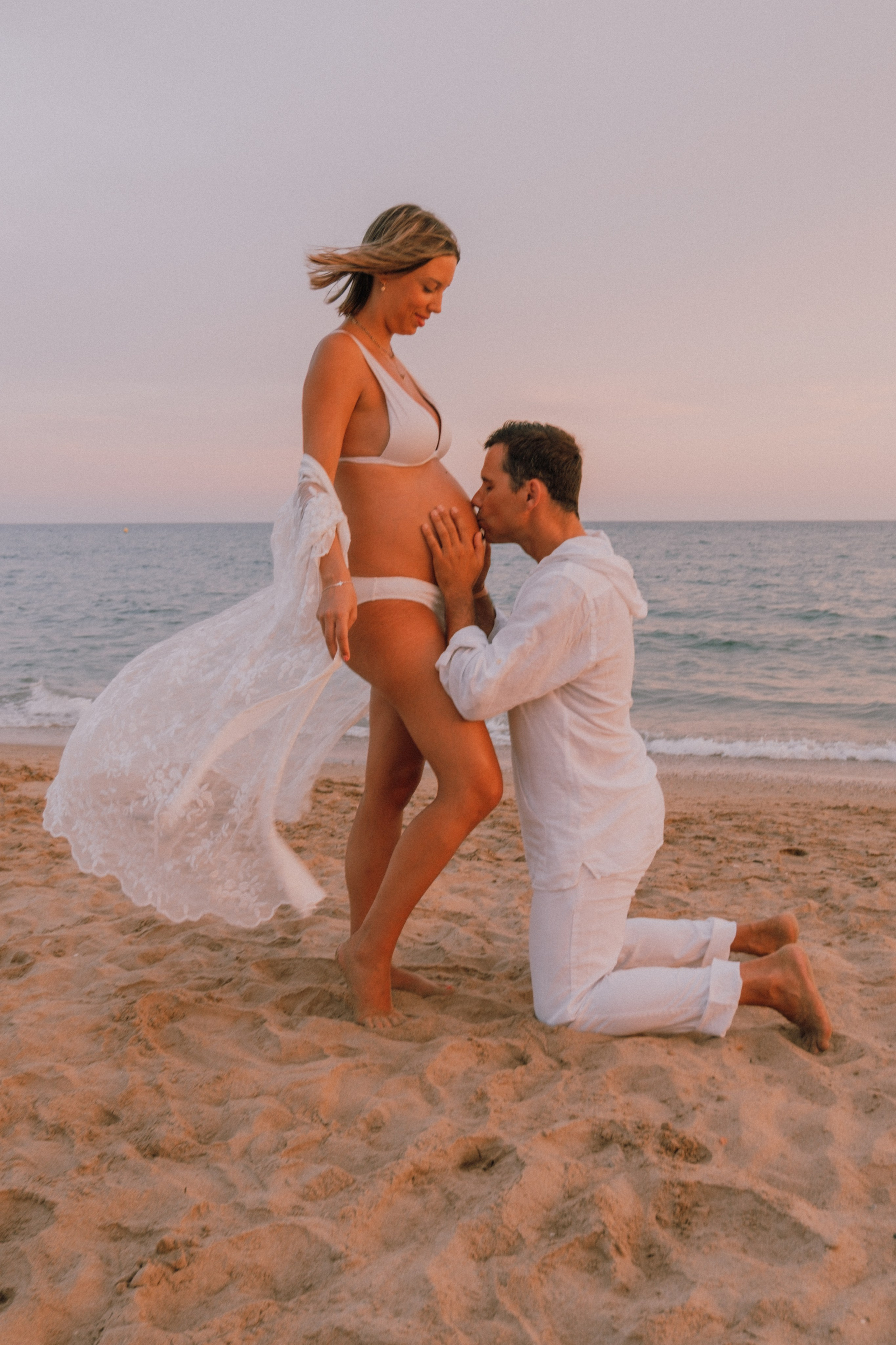 Sesión embarazo en la playa. Fotografía profesional en Calafell - Elena Medvedeva
