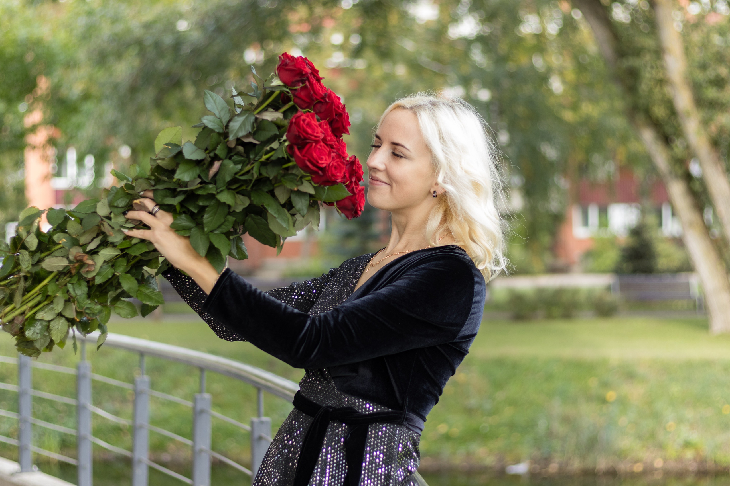 Фотосессия с розами на день рождения