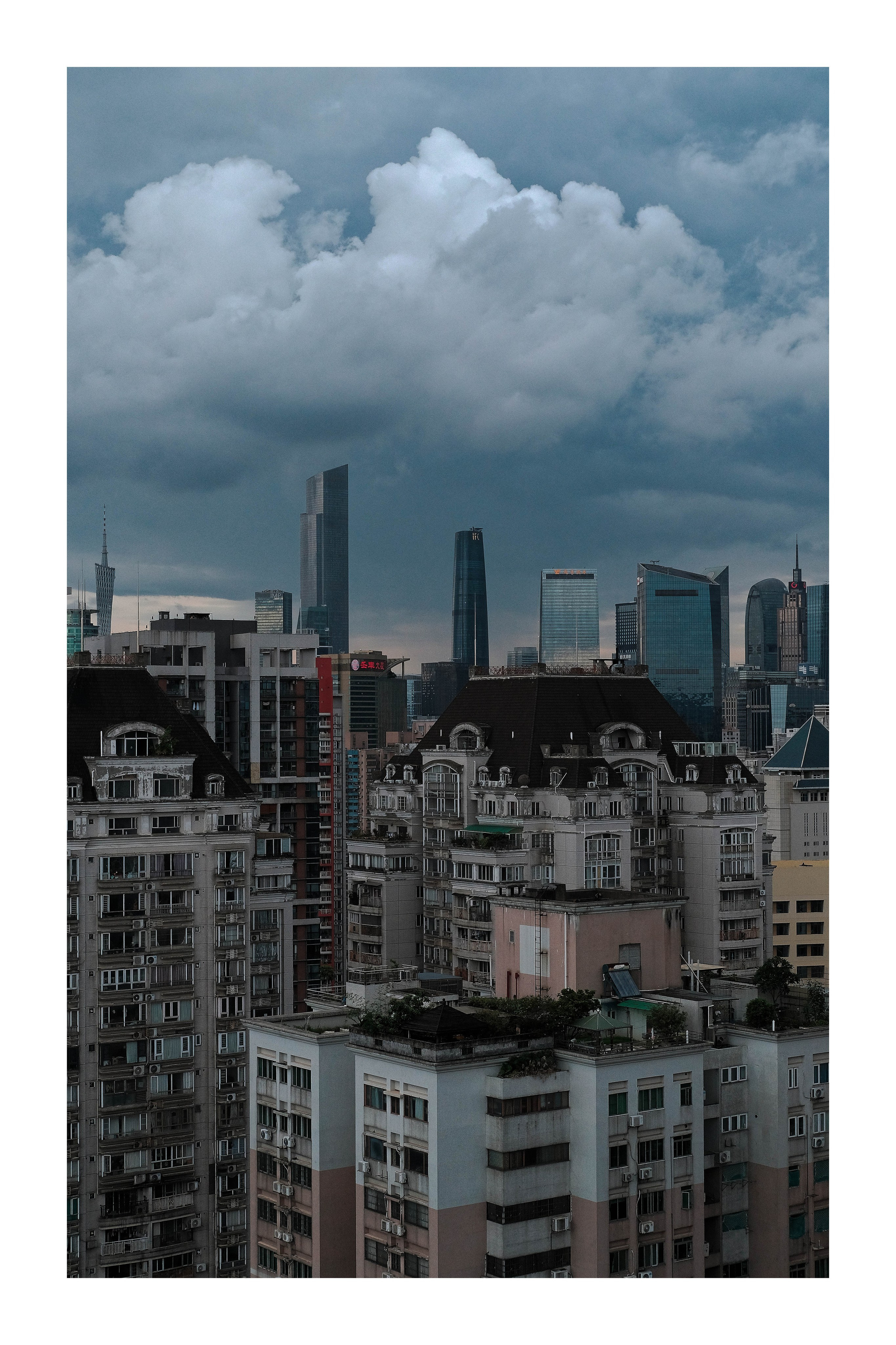 Overcast in Guangzhou City Street Photography