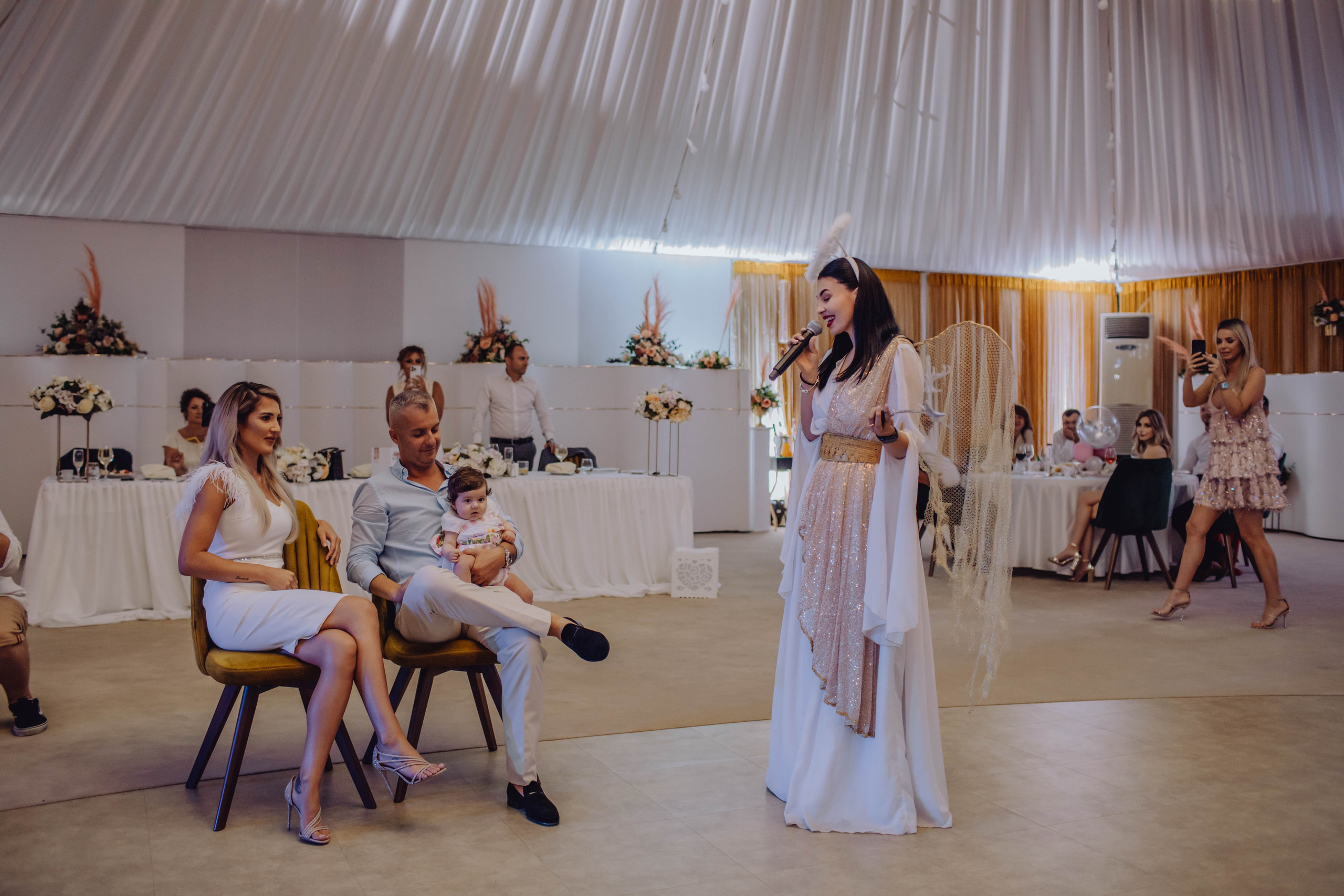 Zaira. Wedding & couple photographer from Romania Rut Vetan