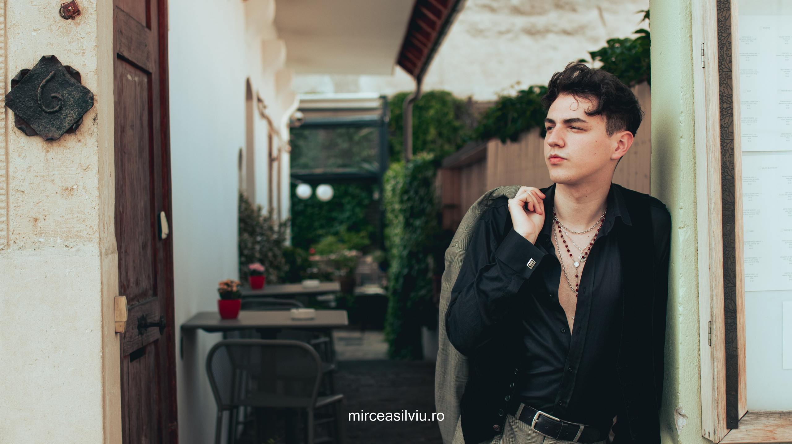 Darius. Fotograf de portrete și evenimente din Cluj-Napoca. Ședințe foto individuale, nunți, botezuri și aniversări în Cluj și județul Cluj