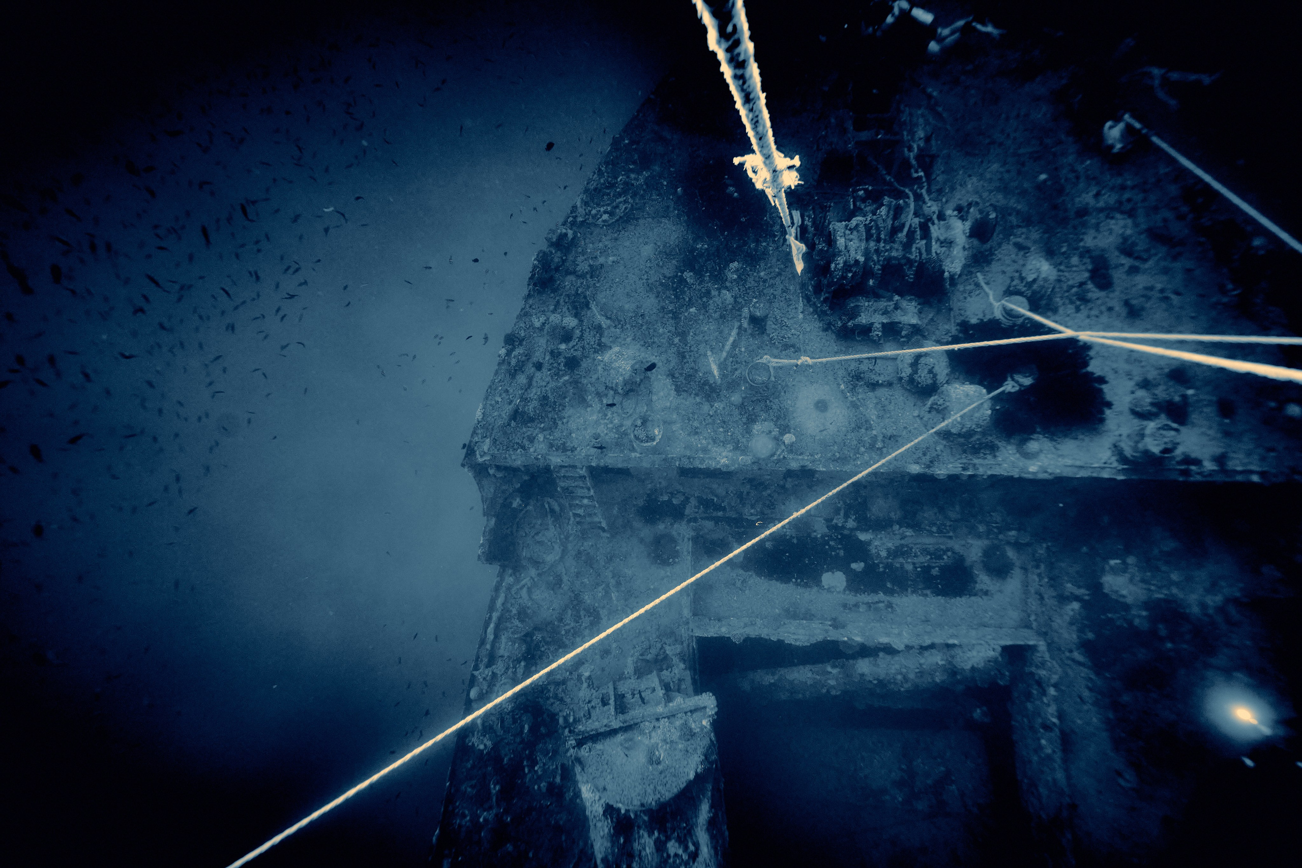 Underwater photographer Andriej Szypilow - photos of the mysterious SS Thistlegorm - sunken ship in the red sea