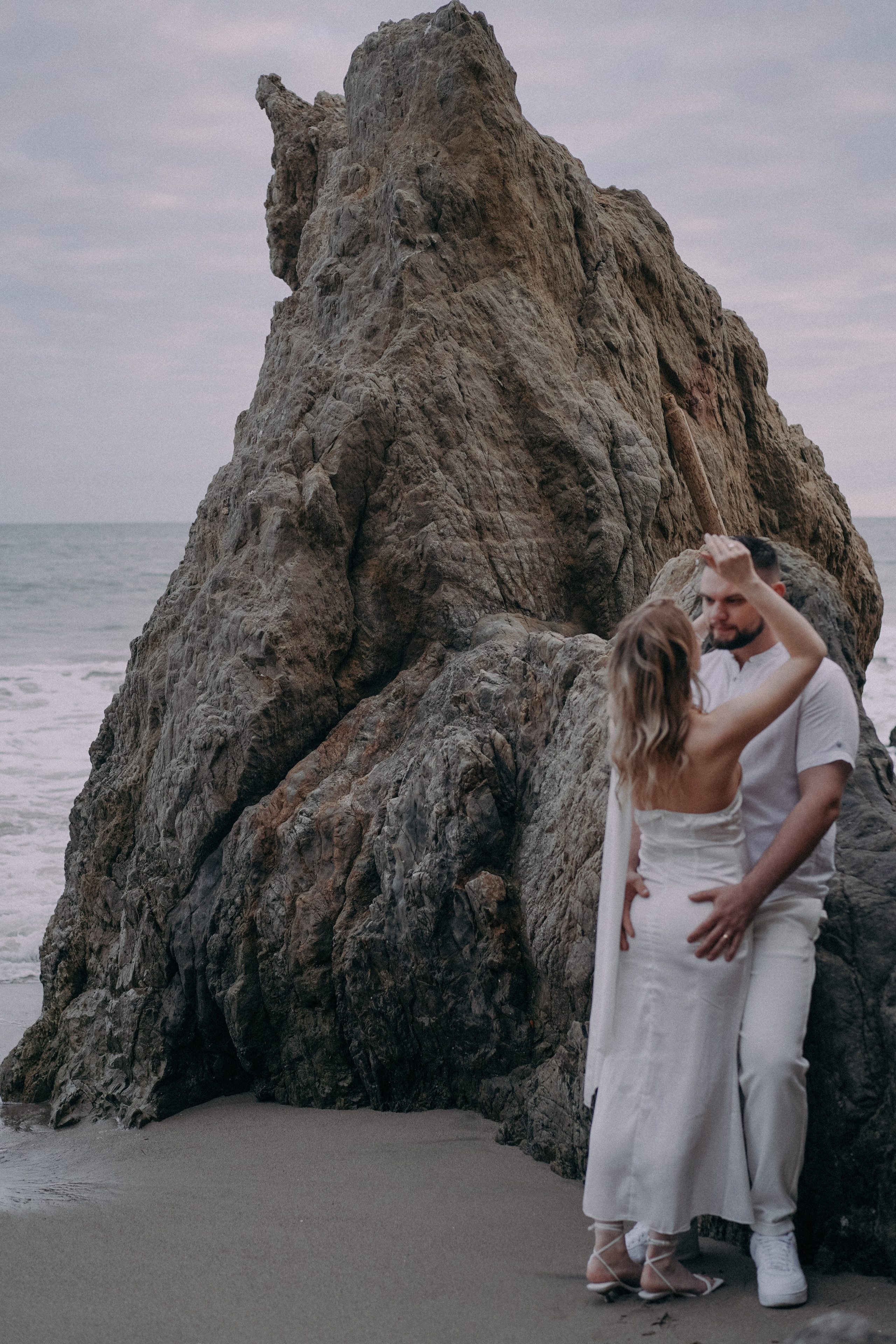 Love story photoshoot. Engagement photoshoot. Couple photoshoot. Malibu. Family photoshoot, Get away photoshoot in California. Beautiful love story photoshoot.