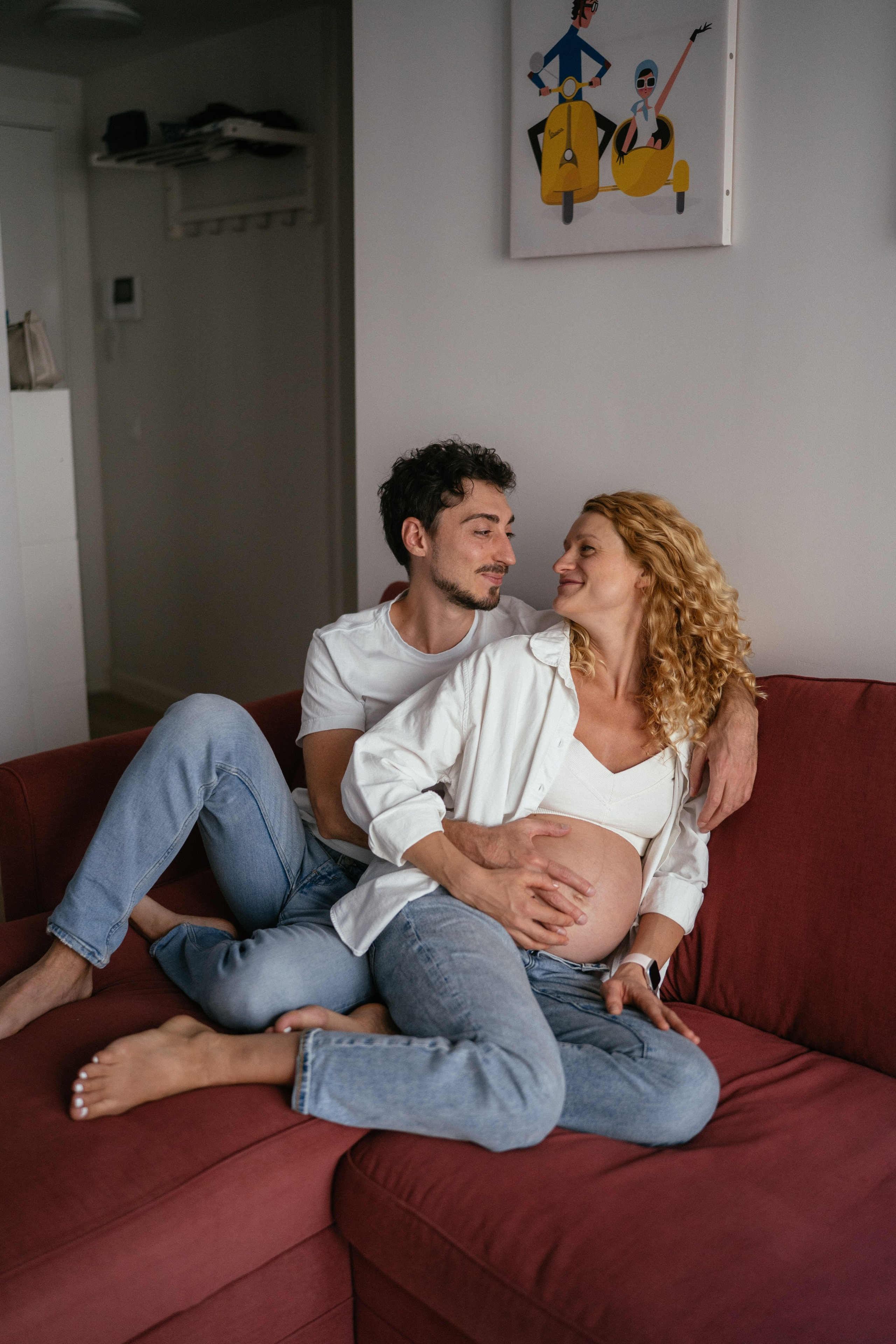 Candid pregnancy photoshoot in the park. Photographer in Madrid, Spain. Alyona Belyaninova