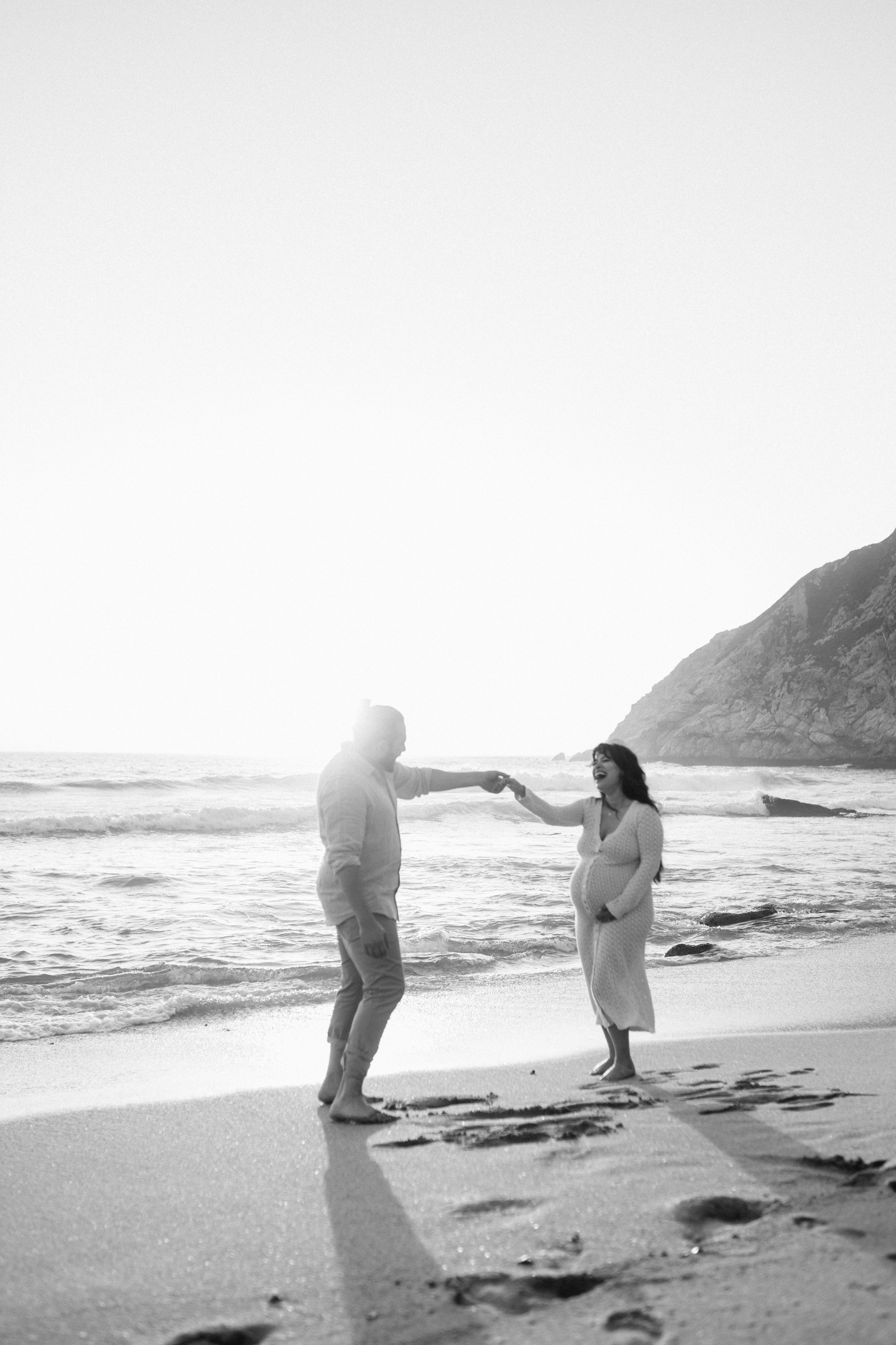 Gray Whale Cove State Beach Maternity Photo Session. Maternity, newborn photographer in the Bay Area|Iryna Rakivnenko