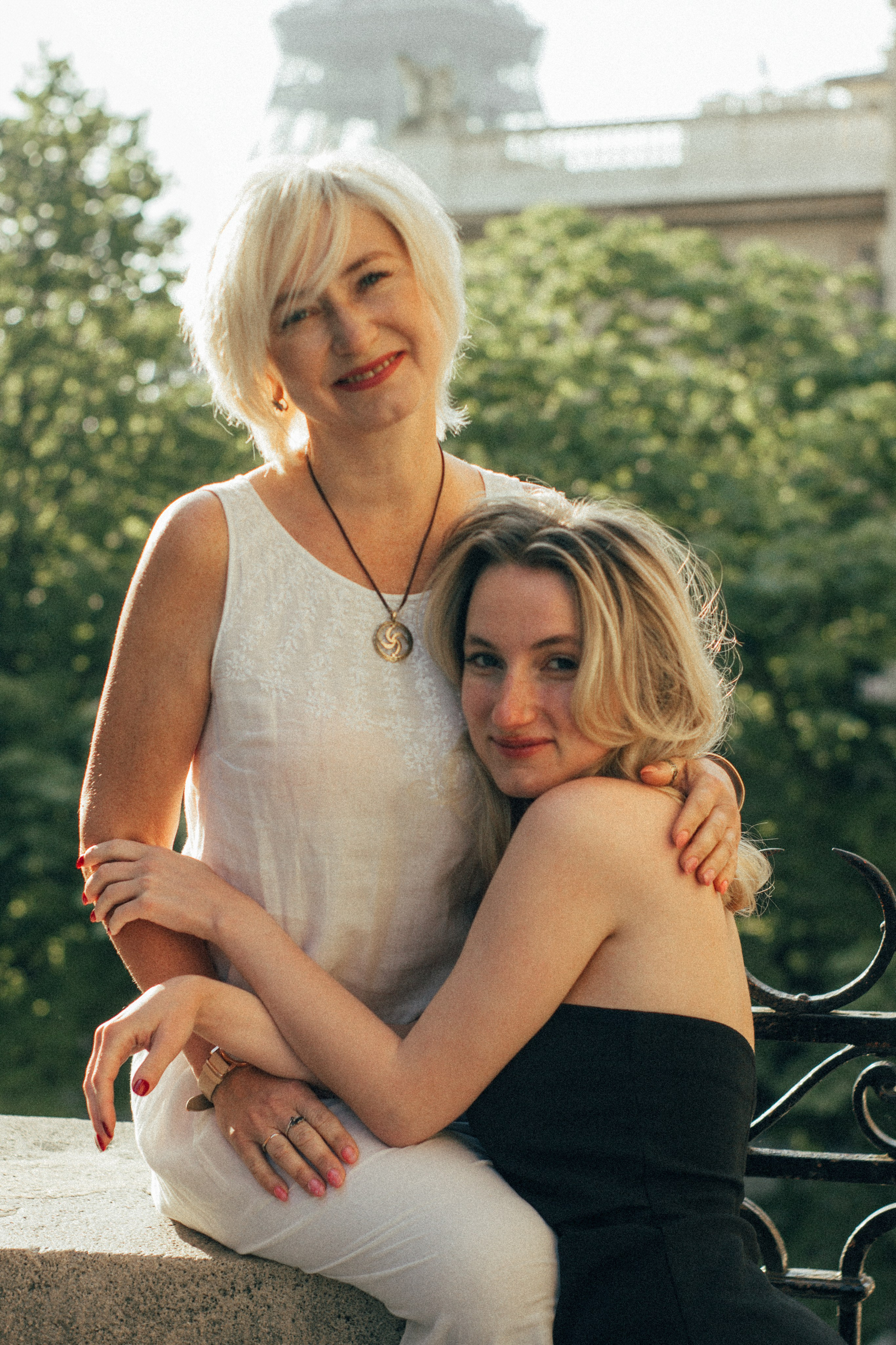 Family Photoshoot of Svetlana & Anastasia in Paris | Vlada Photo Art. Photographer in Paris: Vlada PhotoArt