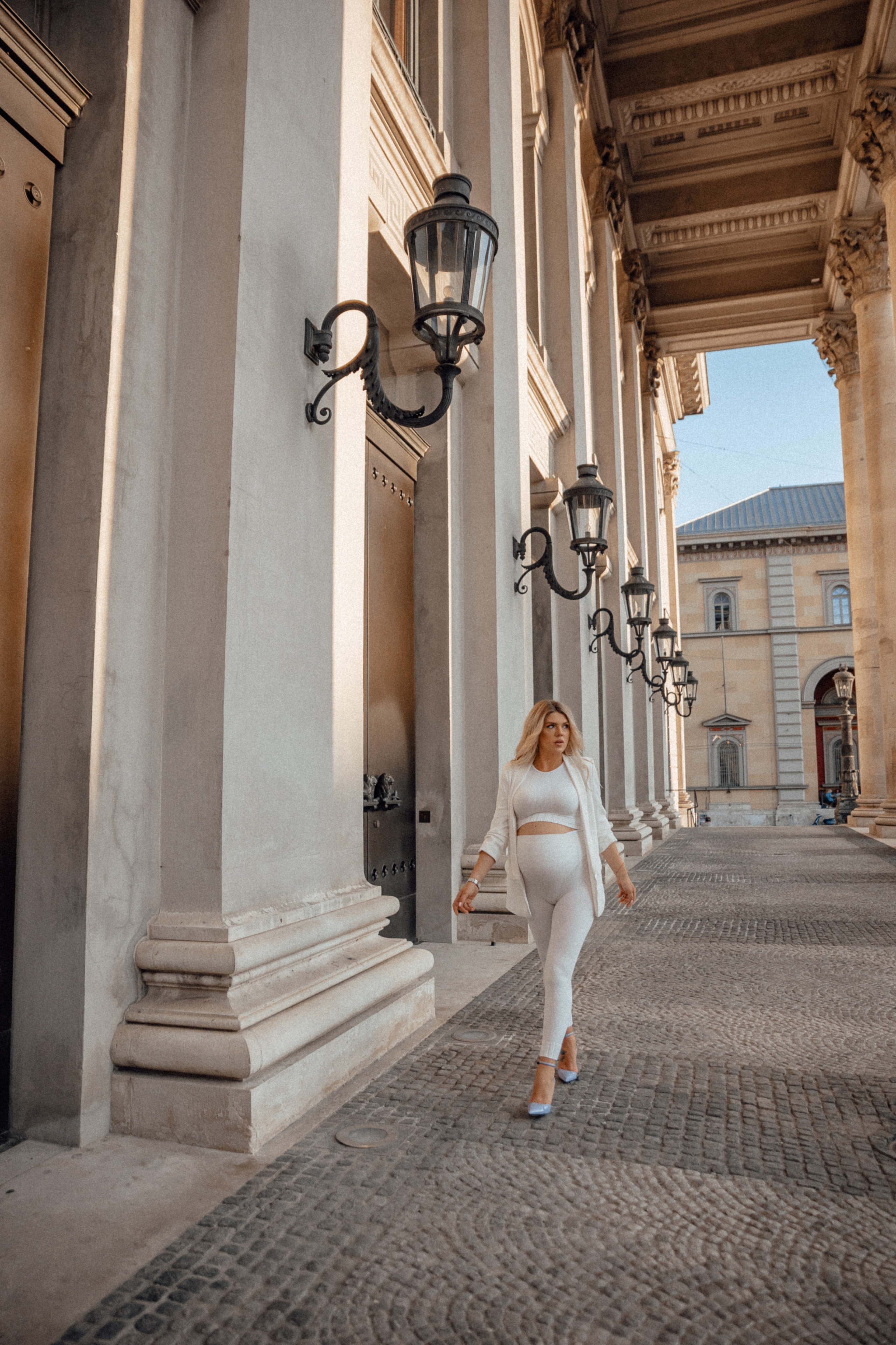 Pregnancy street style. Family photograph in Munich Anastasia Vorobtsova