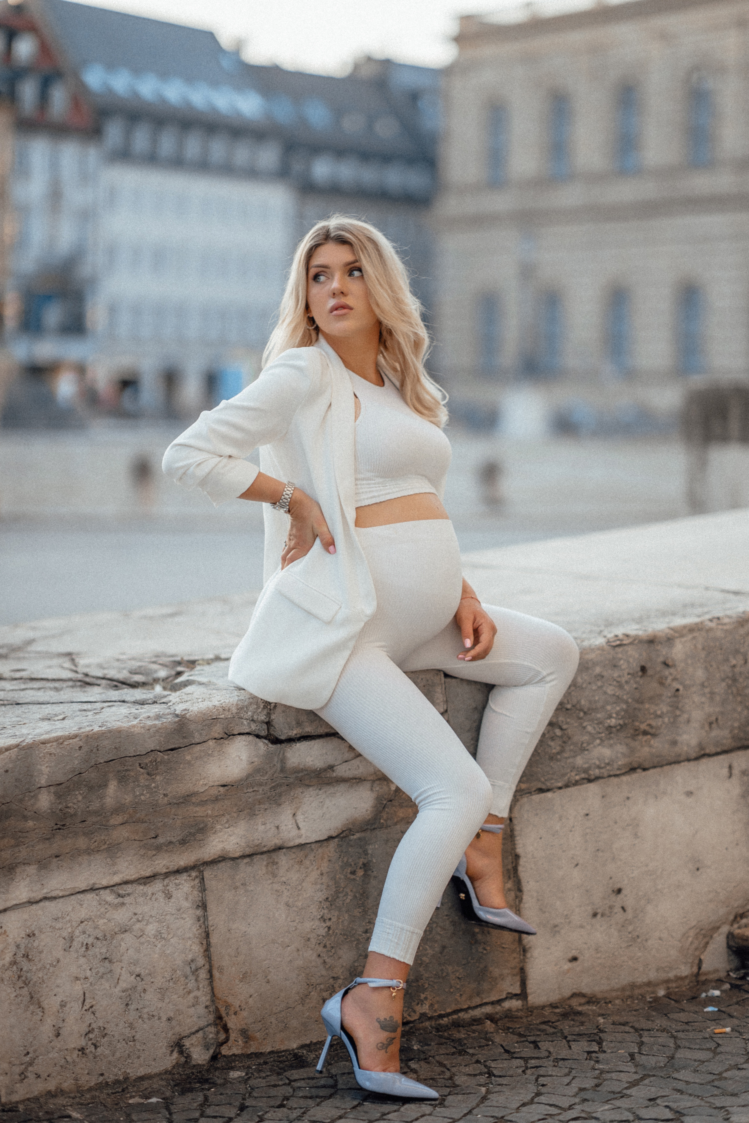 Pregnancy street style. Family photograph in Munich Anastasia Vorobtsova