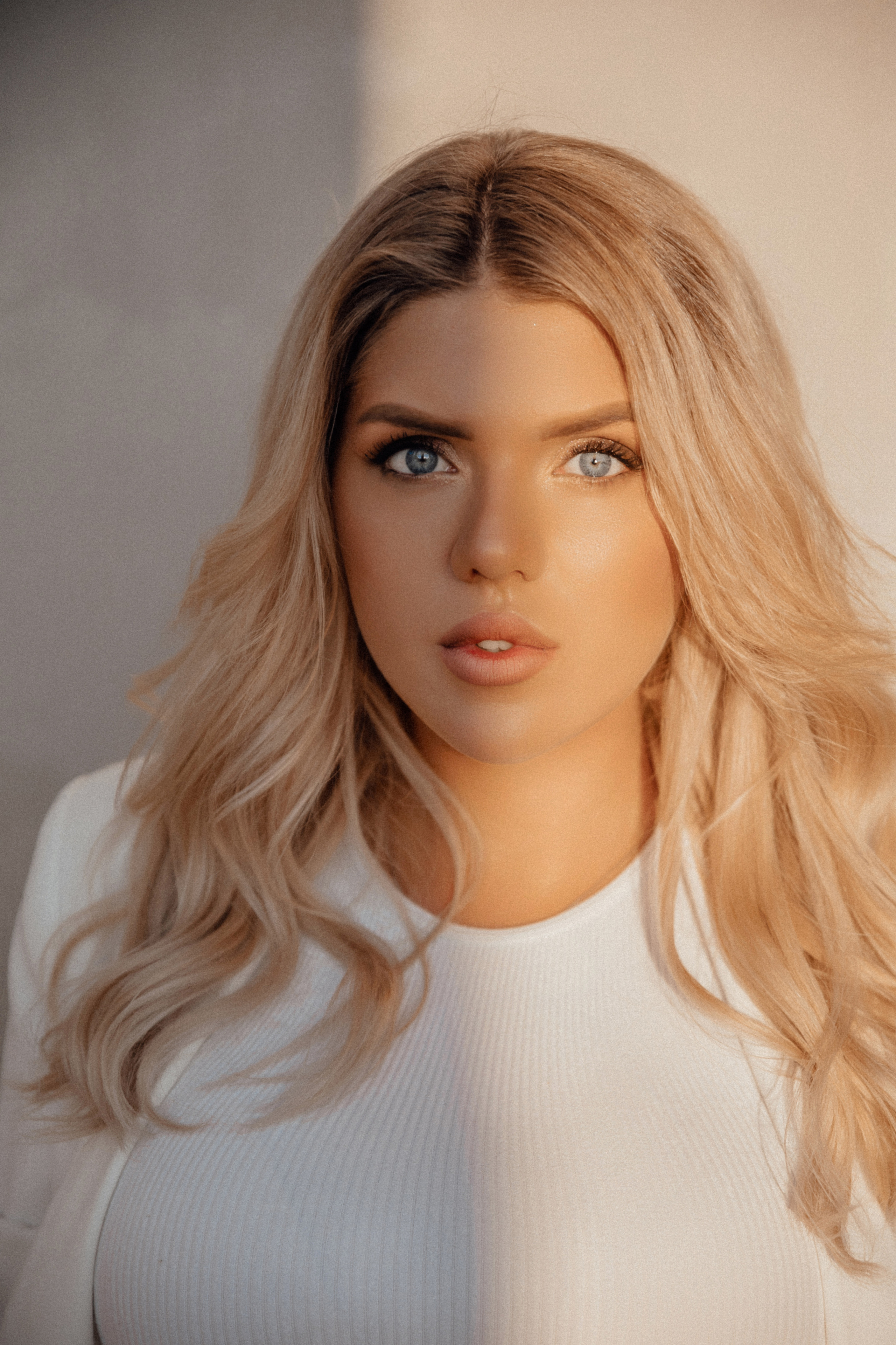 Pregnancy street style. Family photograph in Munich Anastasia Vorobtsova