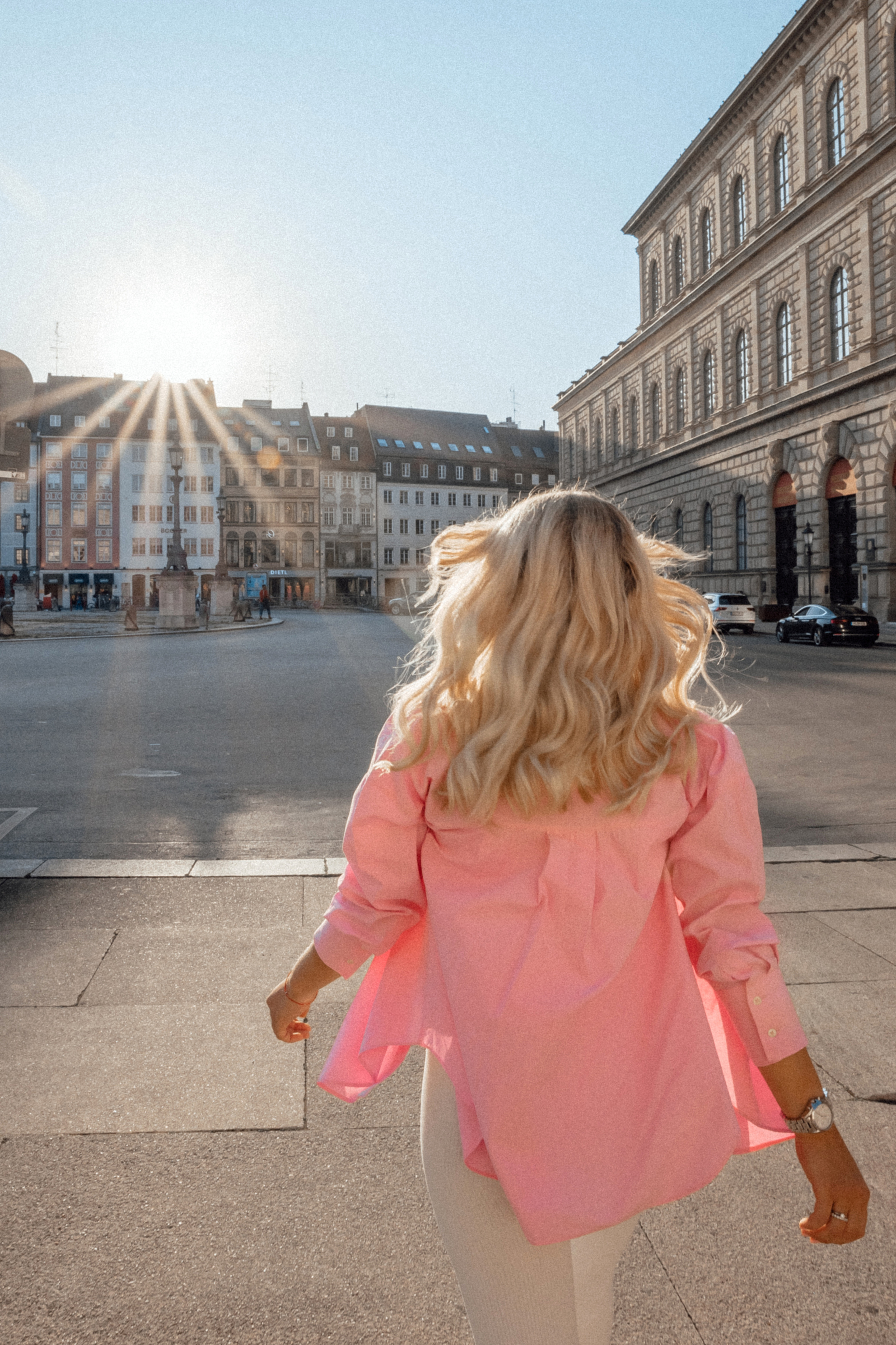 Pregnancy street style. Family photograph in Munich Anastasia Vorobtsova