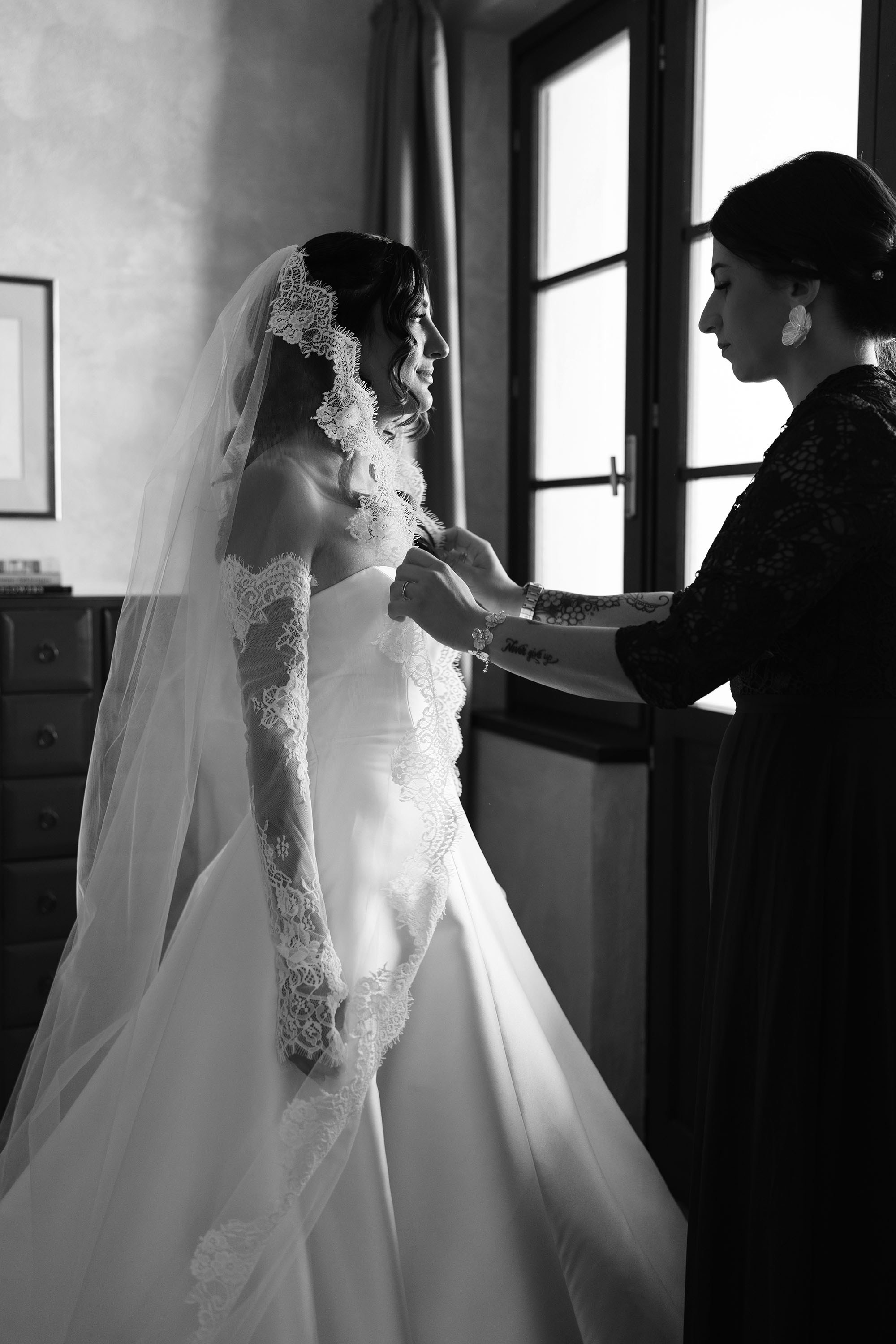 Ginevra and Avi — Abbazia di San Galgano, Tuscany. Destination Wedding Photographers and content creators based in Spain