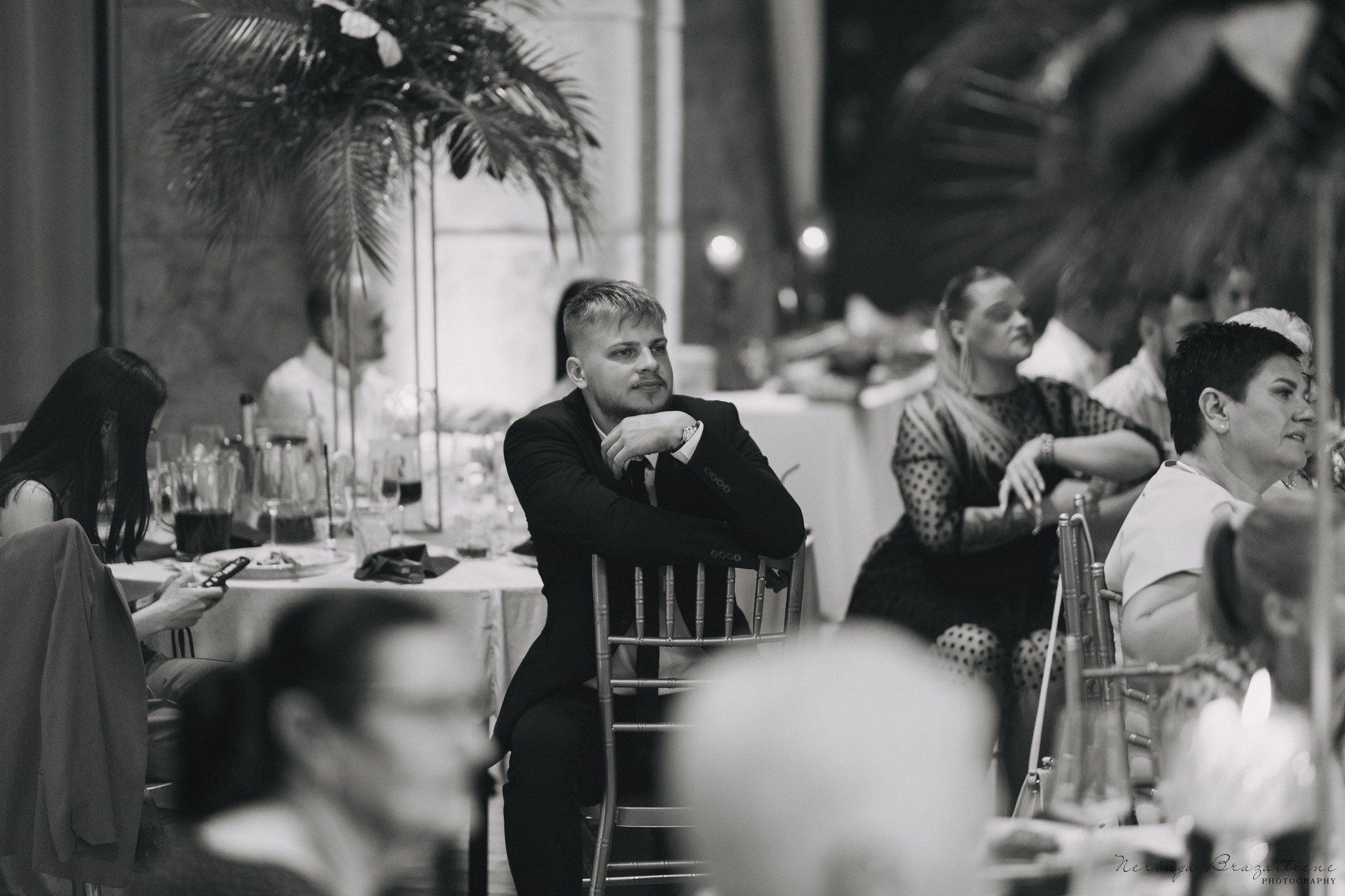 Vestuvinė fotosesija Kaune, Vienybės aikštėje, prie Lietuvos banko