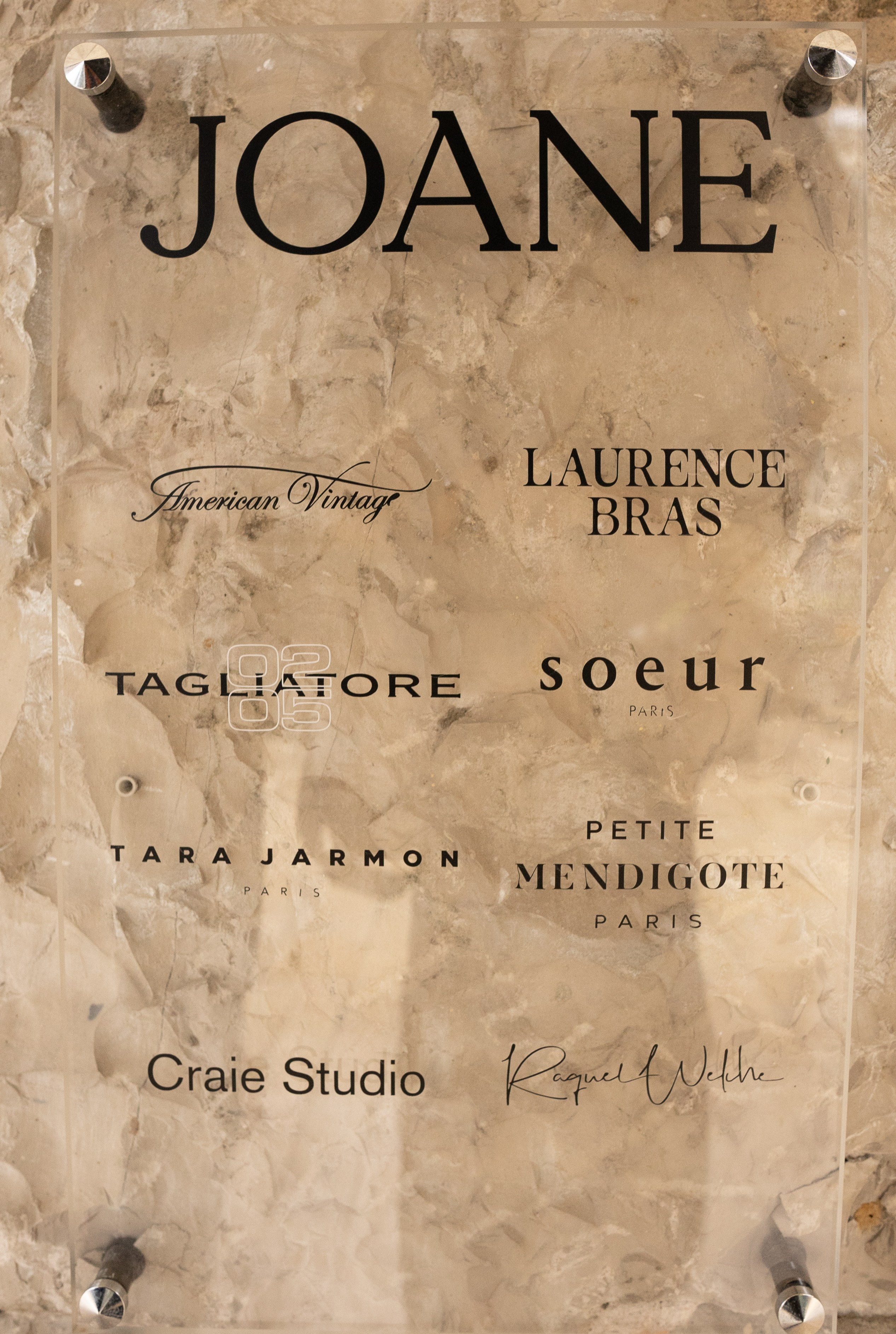 Magasin de vêtements JOANE. Petit trésor photos de famille, grossesse et nouveau-né à Roanne