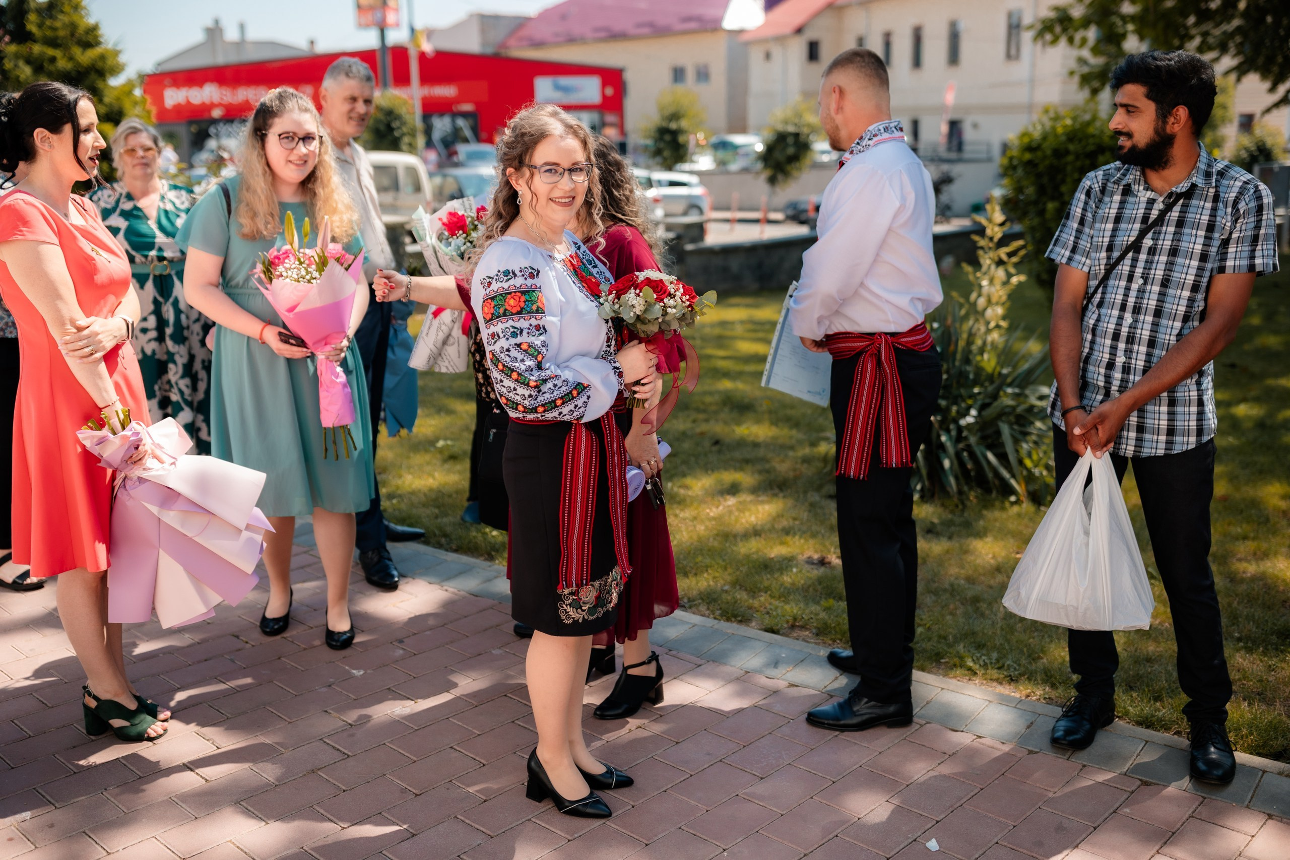 Fotograf stare civilă Siret – Andrei & Andreea în ie tradițională din Bucovina | AlinoFotoStudio