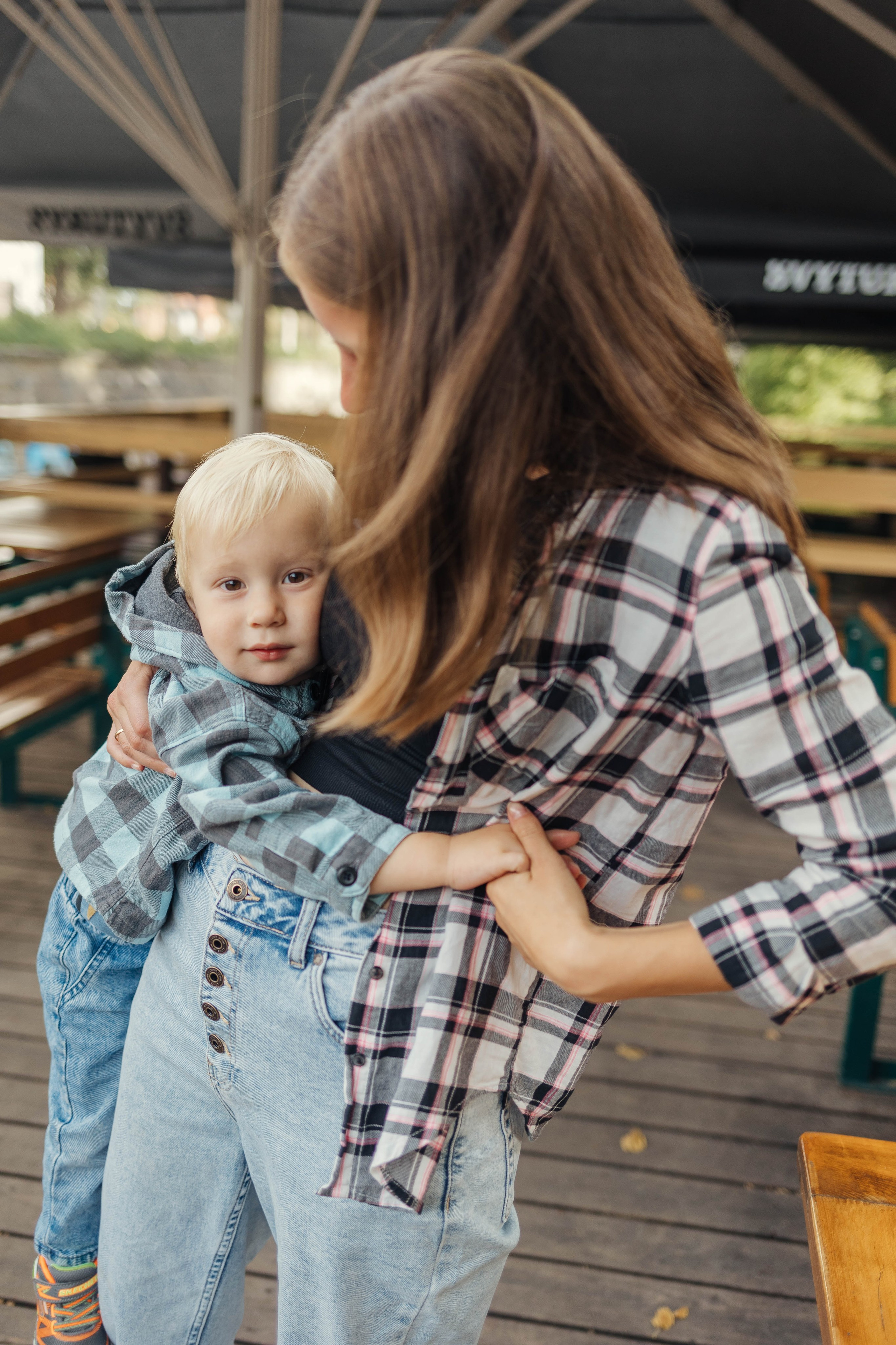 Along the streets of Vilnius in lifestyle style. Family photographer in Vilnuis Svetlana Naumova