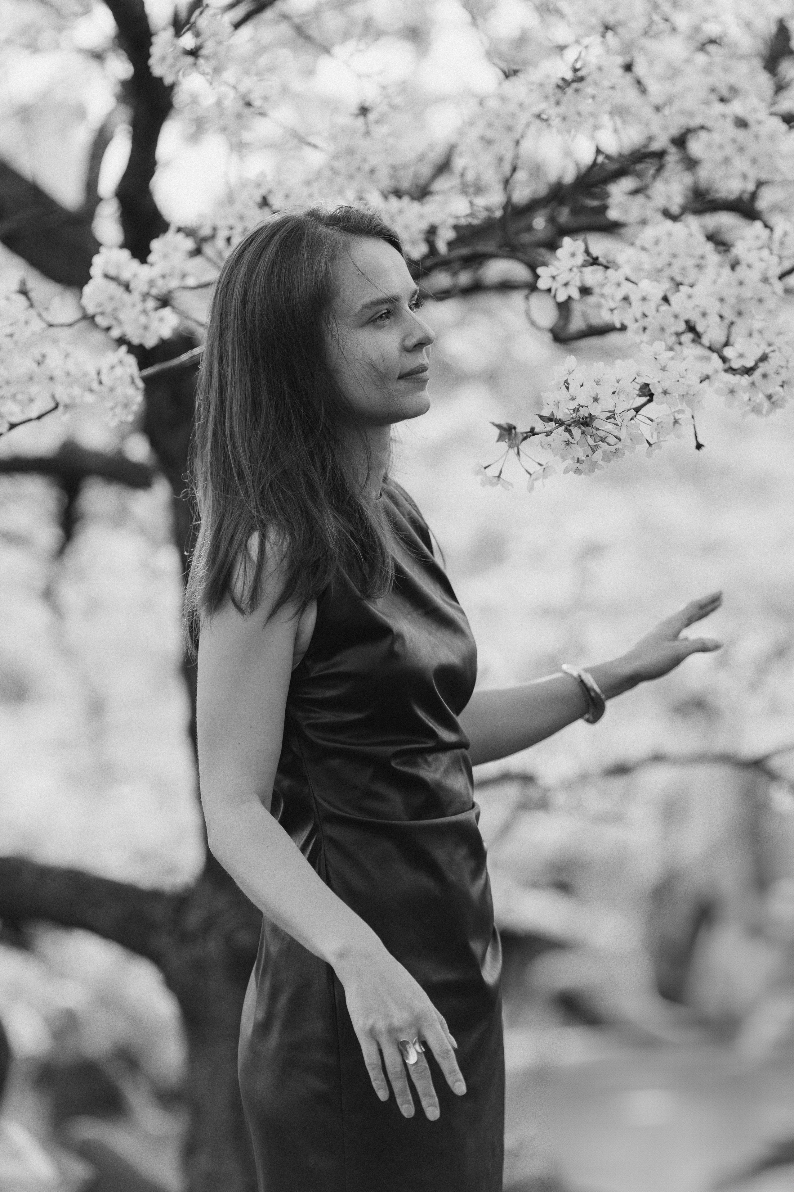 Прогулка Ольги в сакуре. Family photographer in Vilnuis Svetlana Naumova