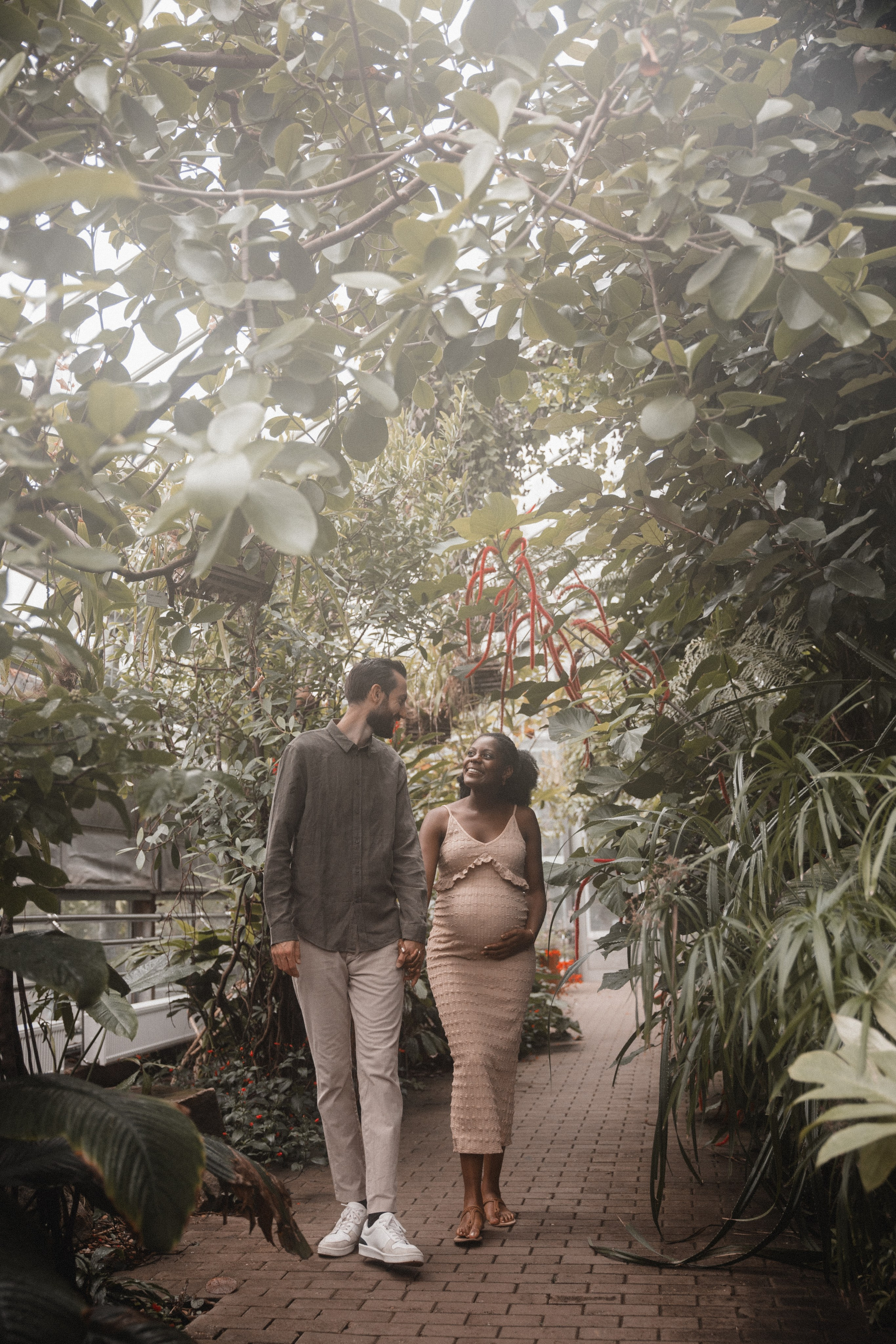 Babybauch Shooting im Botanischen Garten Bochum | Reiche Fotografie. Hochzeitsfotografin Bochum | Halyna Reiche Fotografie NRW