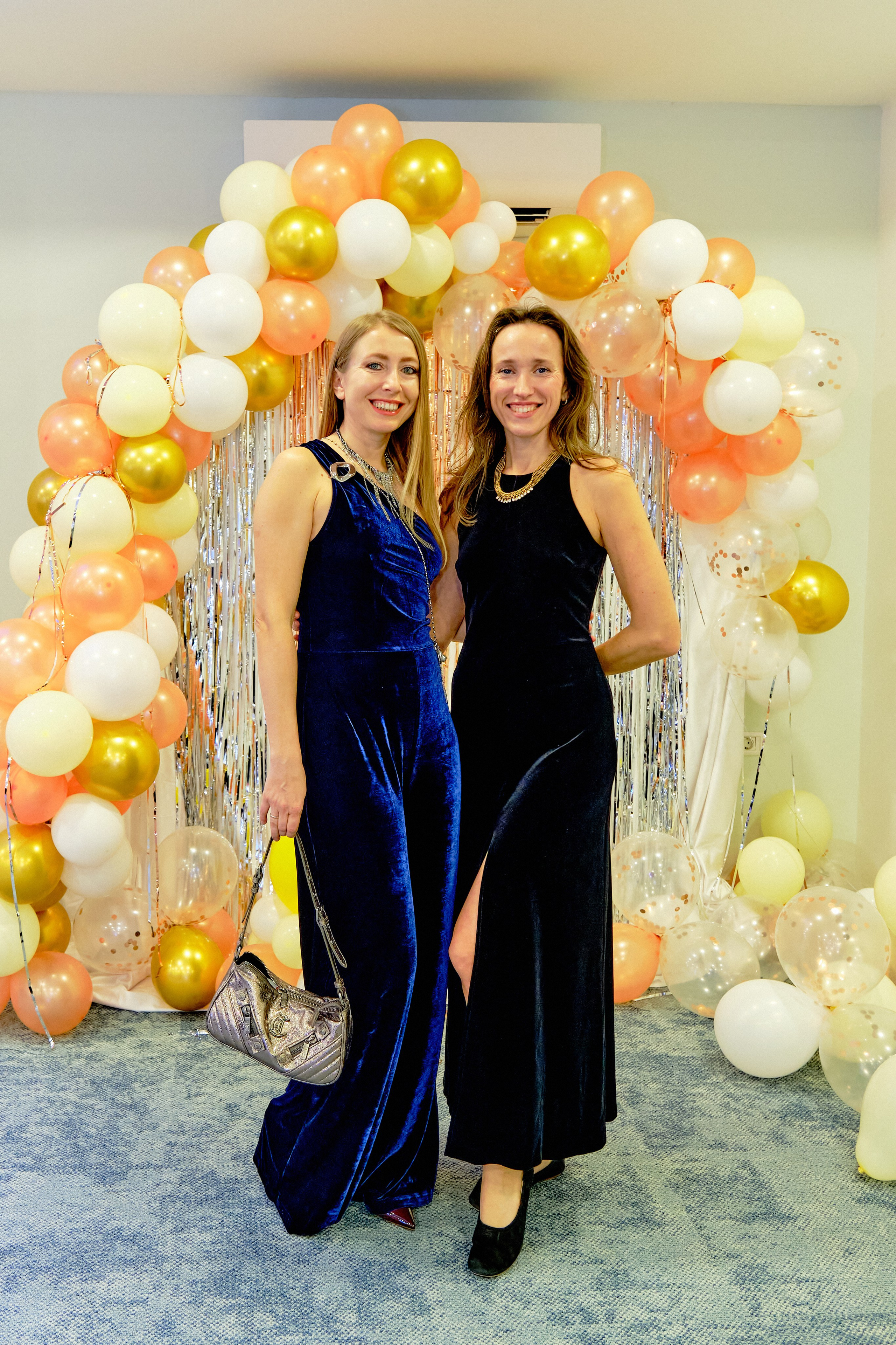 Фоторепортаж з благодійного Новорічного балу у Чорногорії. Портретний фотограф Альона Новгородцева