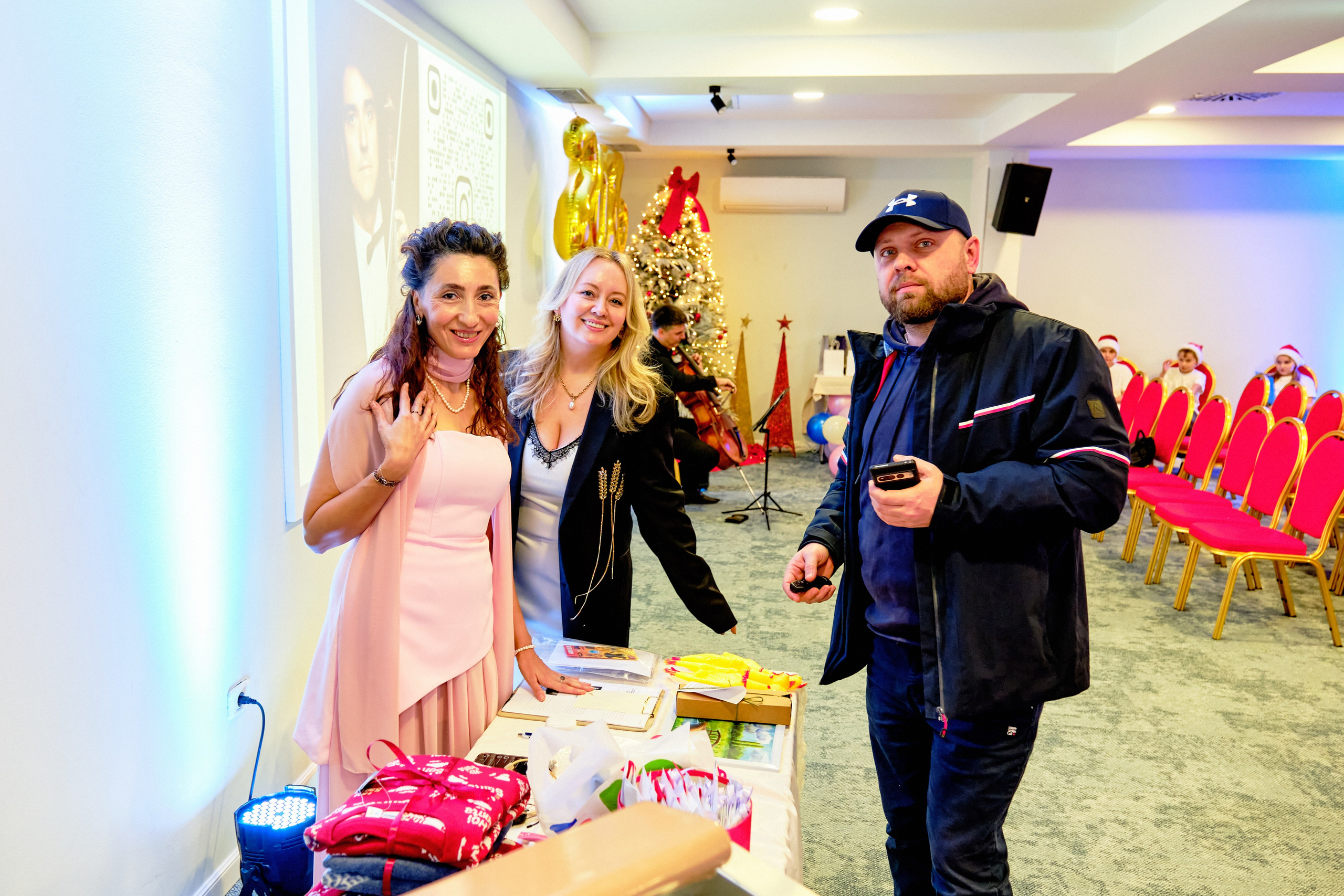 Фоторепортаж з благодійного Новорічного балу у Чорногорії. Портретний фотограф Альона Новгородцева