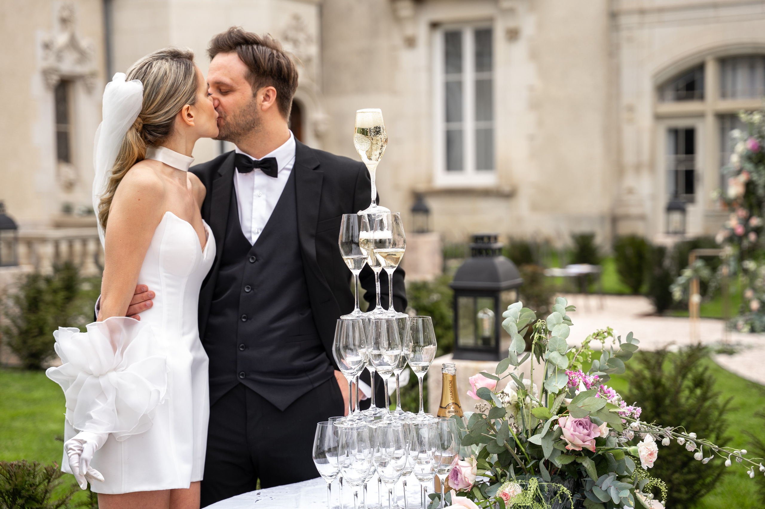 Chateau elopement inspiration. Wedding photographer in Paris Oksana Shum