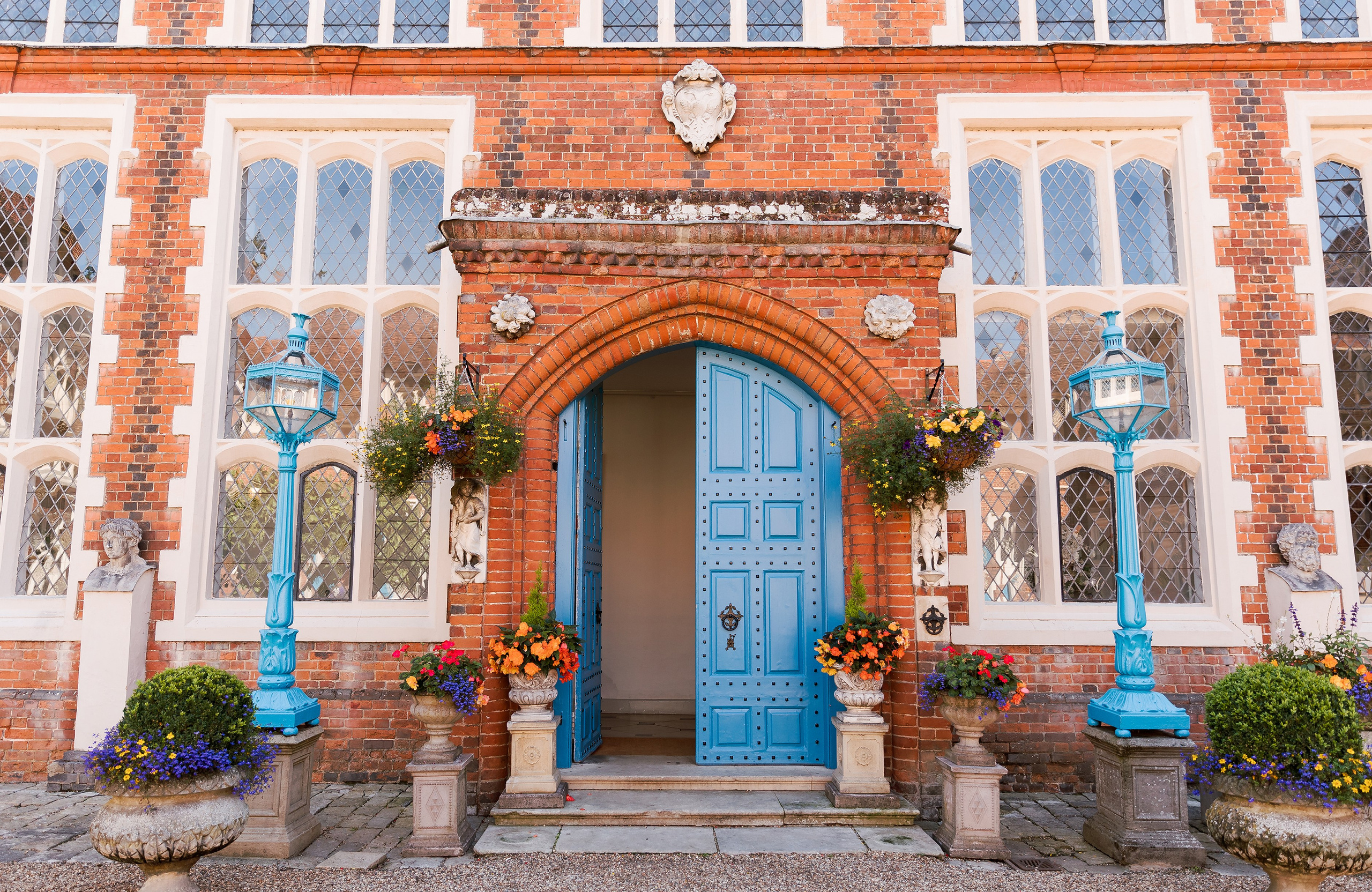 Regal Romance | Editorial Photoshoot at Gosfield Hall, London Estat. YES I DO PRODUCTION — Wedding photography&videography