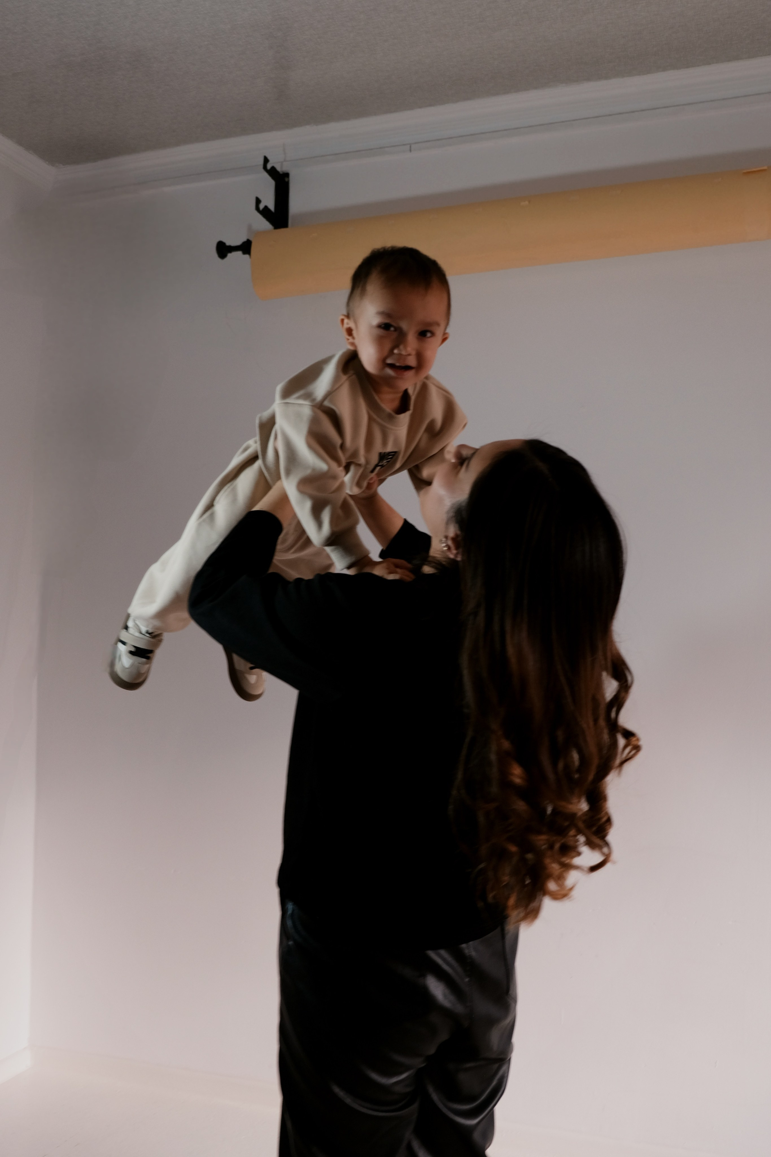 Зилола с сыном. Семейный и детский фотограф Бишкек Элина Суерова